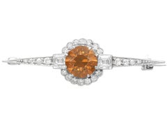 Antiguo broche Art Decó de oro blanco de 18 ct y diamantes de 2,18 ct Circa 1925