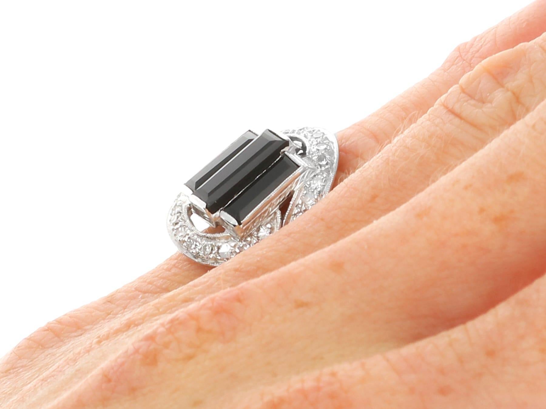 Antiker Art Deco 2,20 Karat Onyx und 0,50 Karat Diamant Platinring CIRCA 1920 im Angebot 4