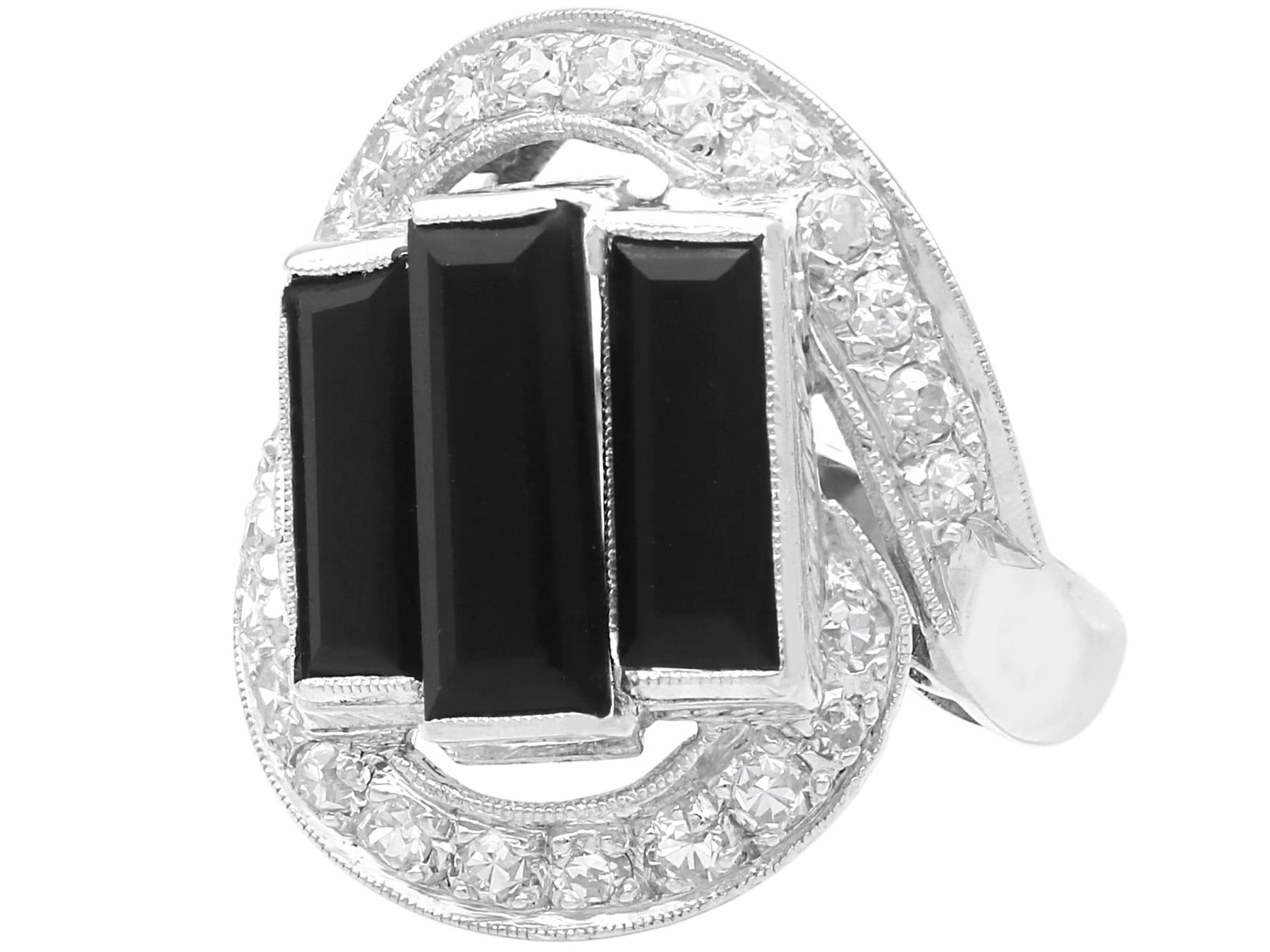 Antiker Art Deco 2,20 Karat Onyx und 0,50 Karat Diamant Platinring CIRCA 1920 im Zustand „Hervorragend“ im Angebot in Jesmond, Newcastle Upon Tyne