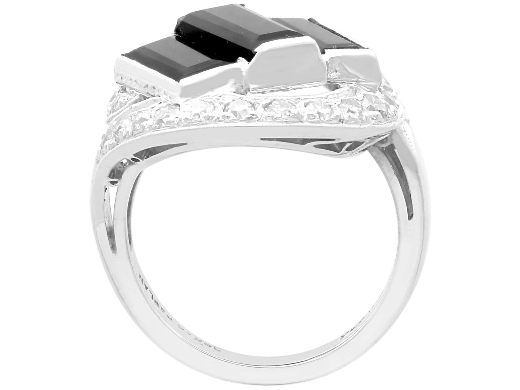 Antiker Art Deco 2,20 Karat Onyx und 0,50 Karat Diamant Platinring CIRCA 1920 im Angebot 1