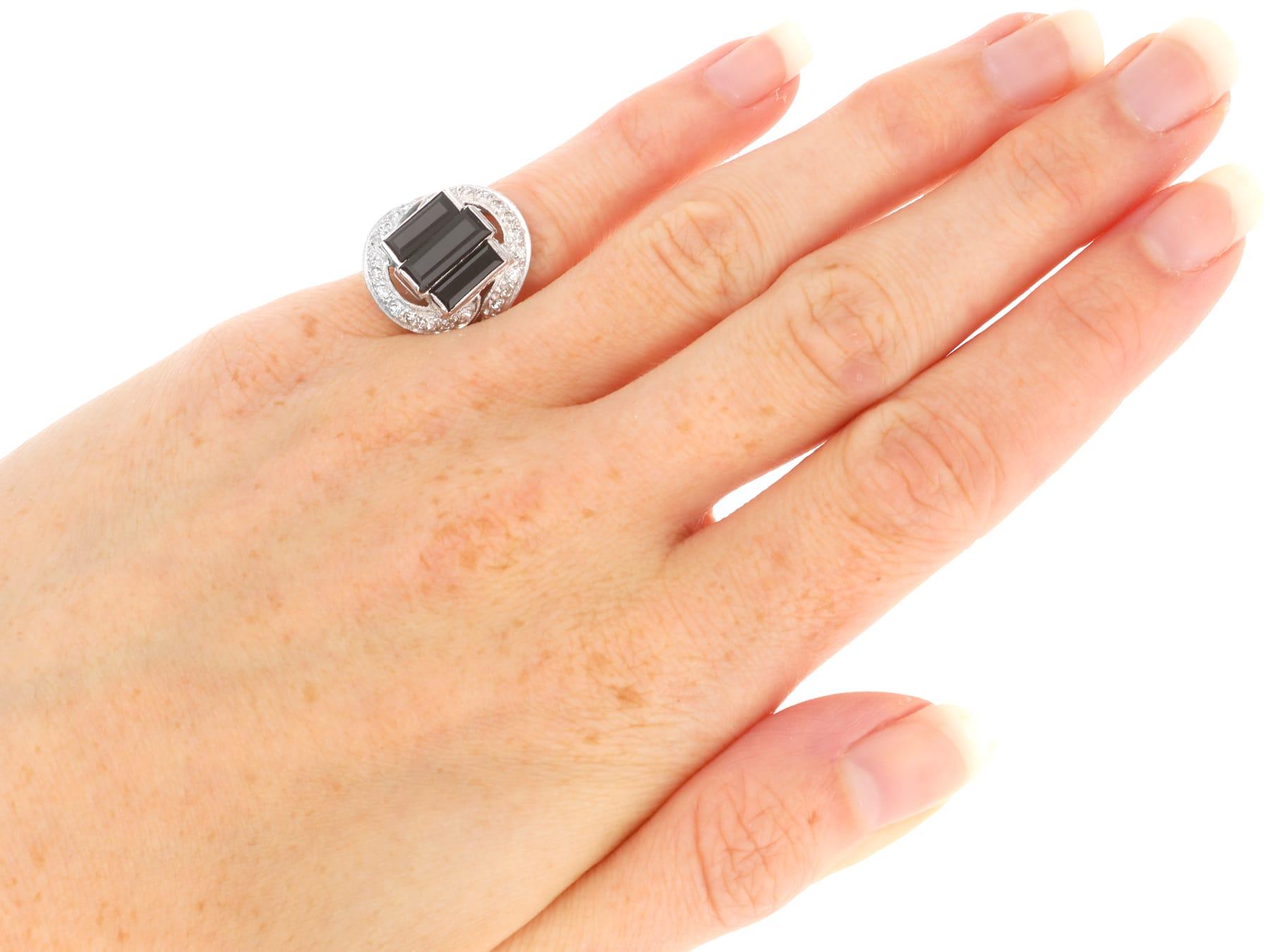 Antiker Art Deco 2,20 Karat Onyx und 0,50 Karat Diamant Platinring CIRCA 1920 im Angebot 3