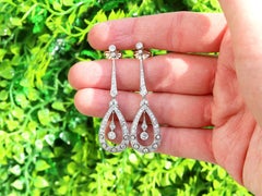 Orecchini pendenti d'epoca in platino con diamanti da 2,25 carati in stile Art Déco, risalenti al 1930 CIRCA