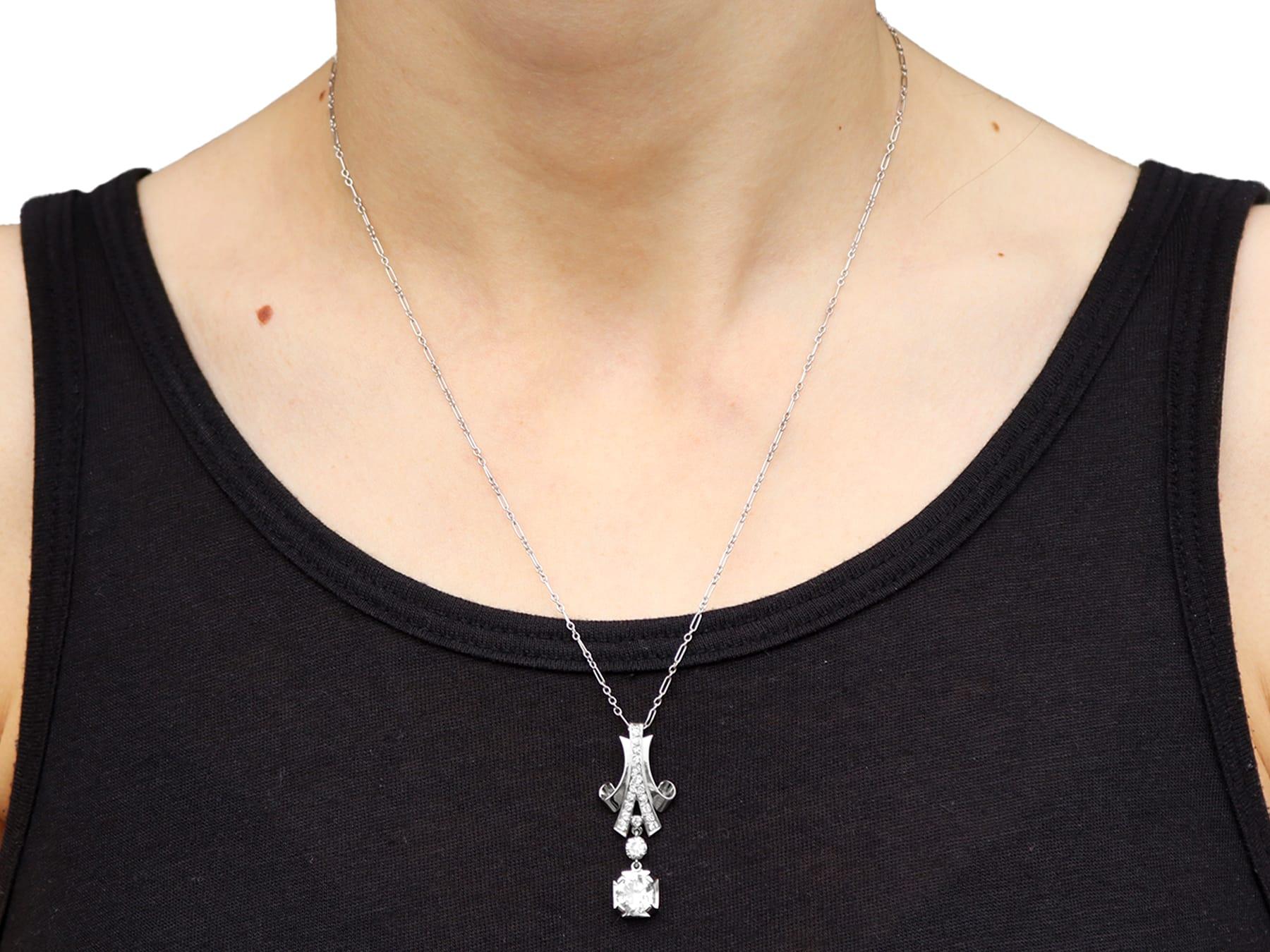 Antico ciondolo in platino e diamanti da 2,29 carati CIRCA 1930 in vendita 5