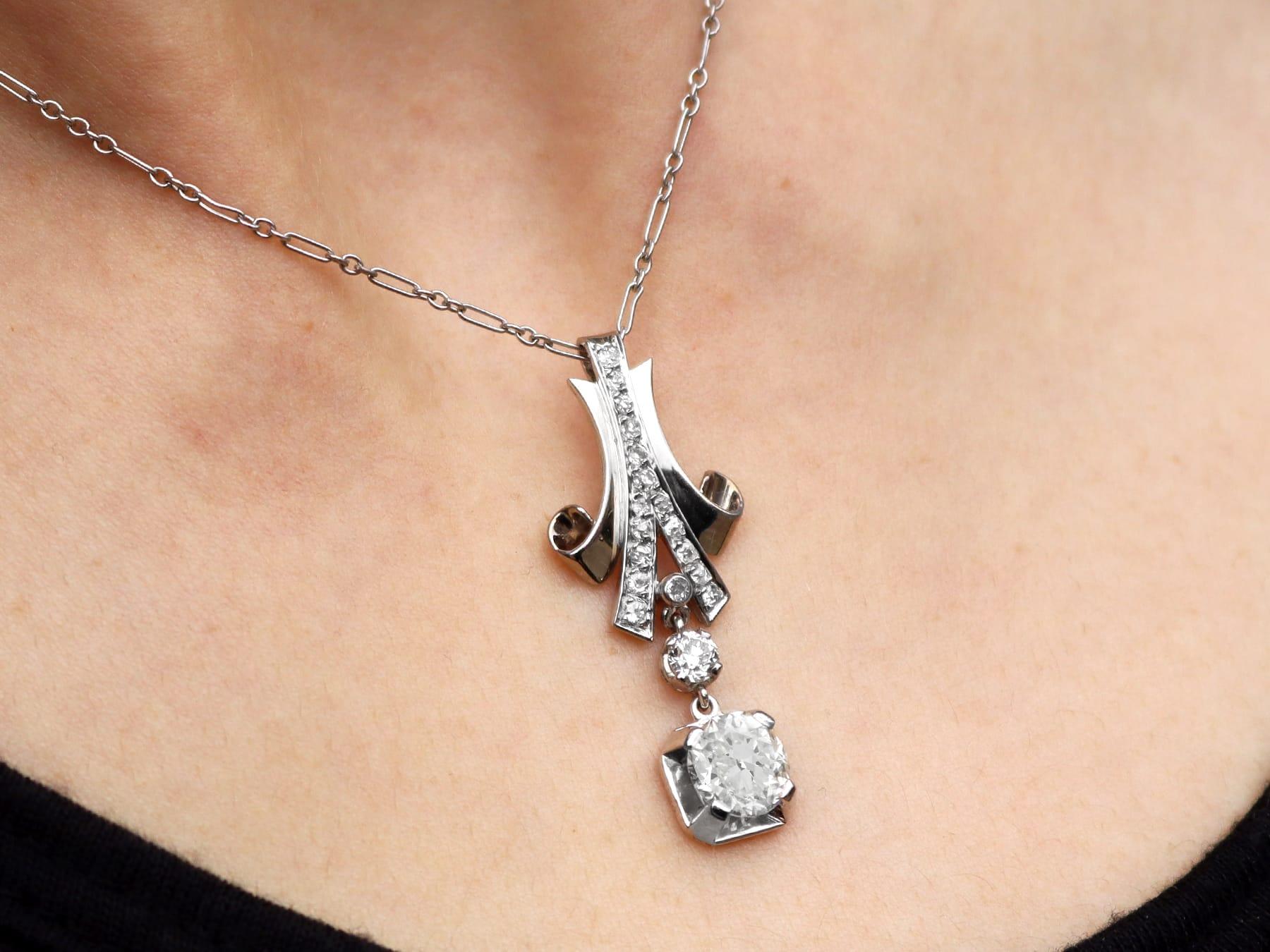 Antico ciondolo in platino e diamanti da 2,29 carati CIRCA 1930 in vendita 6