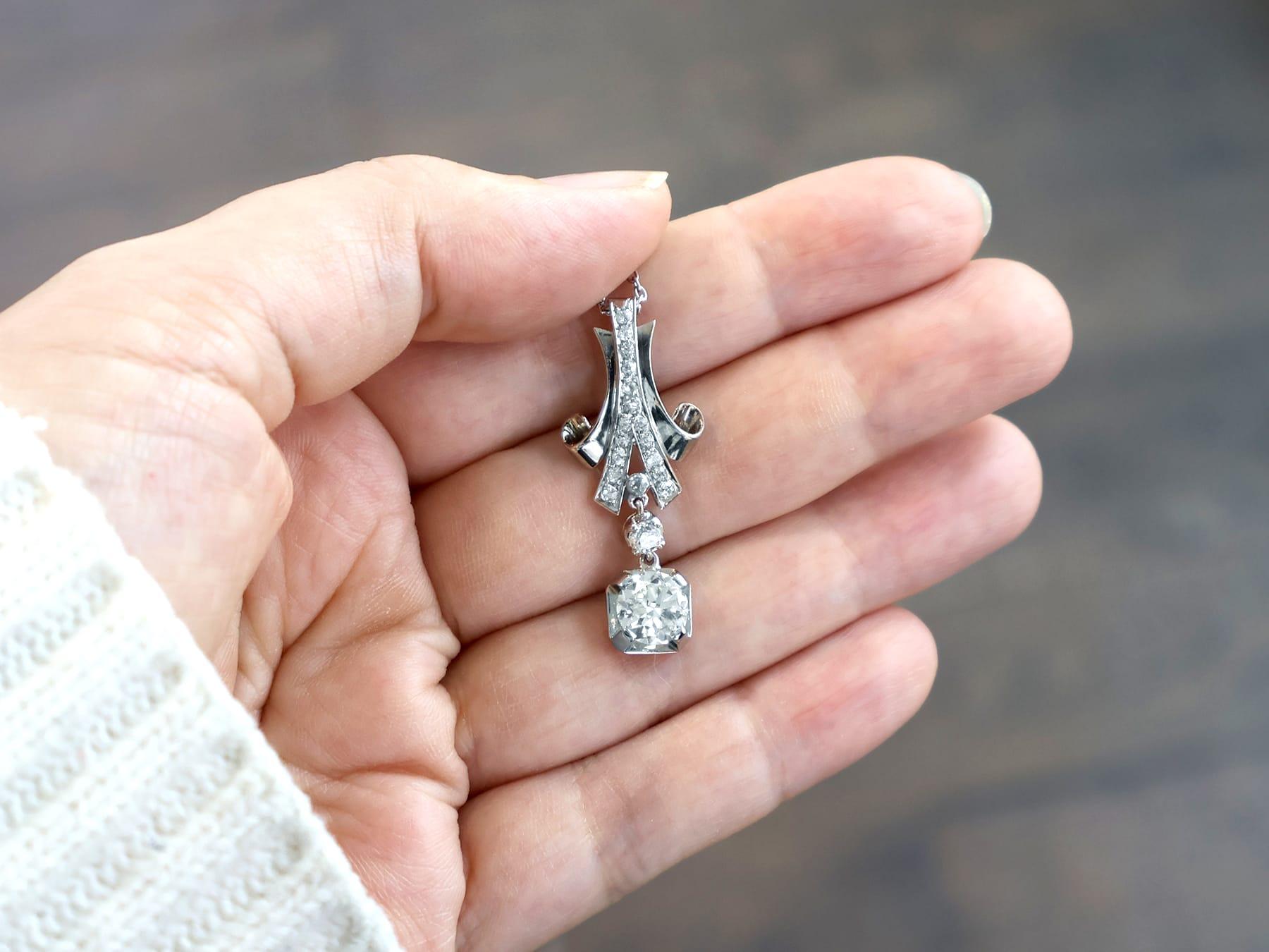 Art Déco Antico ciondolo in platino e diamanti da 2,29 carati CIRCA 1930 in vendita