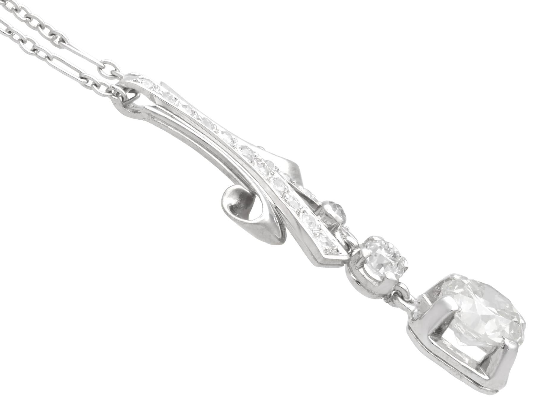 Antico ciondolo in platino e diamanti da 2,29 carati CIRCA 1930 in vendita 2