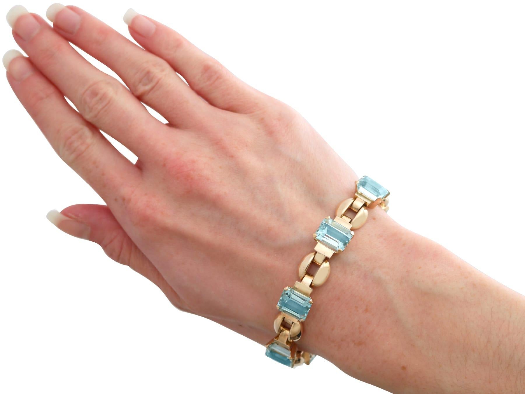 Antique Art Deco 23.22 Carat Aquamarine and 15k Rose Gold Bracelet Circa 1930 For Sale 7