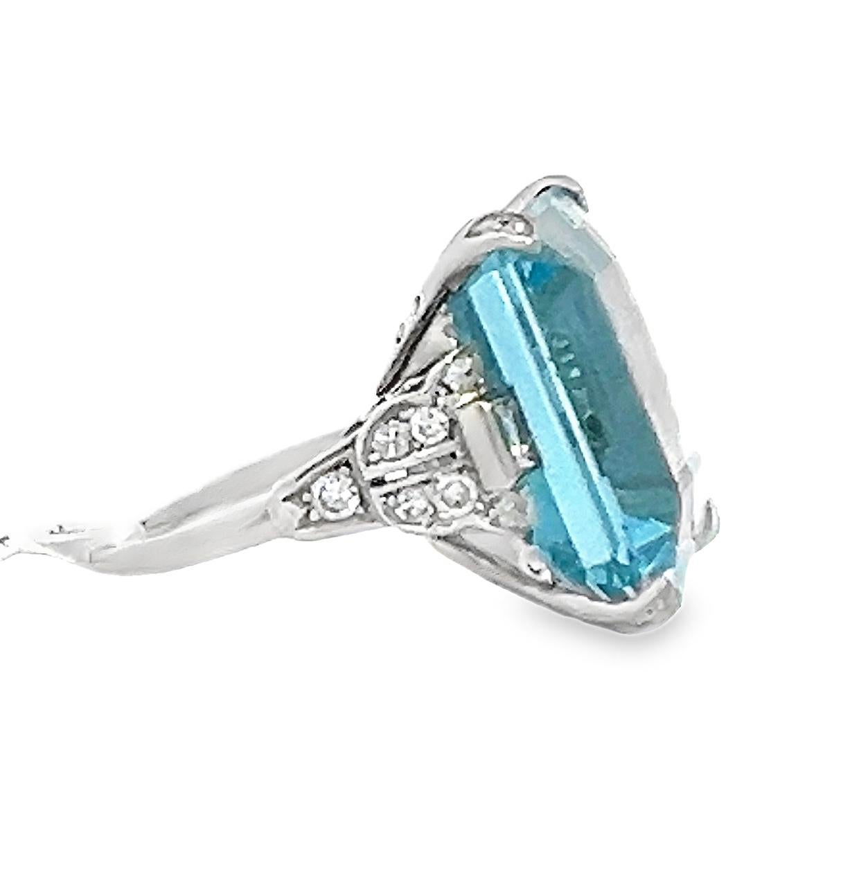 Women's or Men's Antique Art Deco 25.25 Carat Aquamarine Ring in Platinum with Diamonds