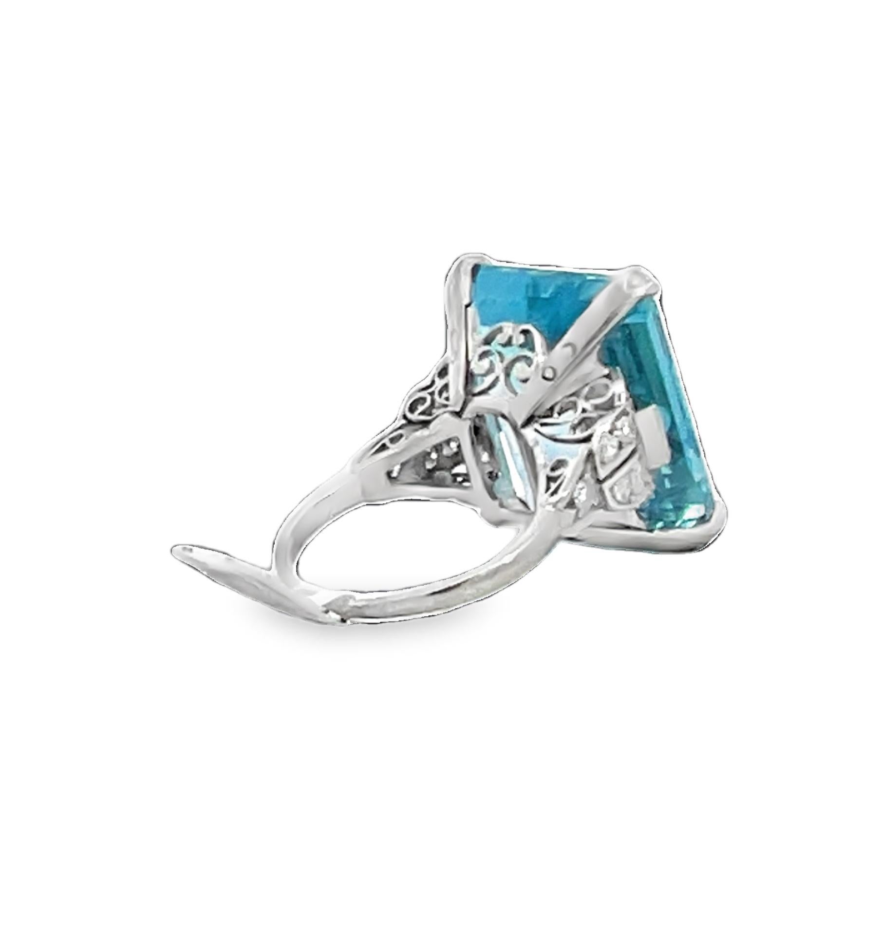 Antique Art Deco 25.25 Carat Aquamarine Ring in Platinum with Diamonds 1