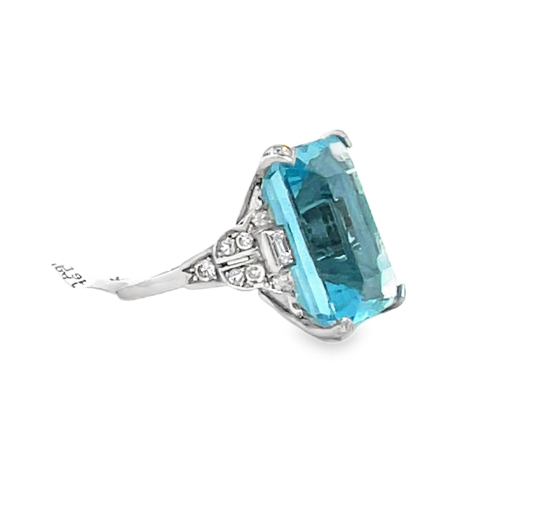 Antique Art Deco 25.25 Carat Aquamarine Ring in Platinum with Diamonds 4