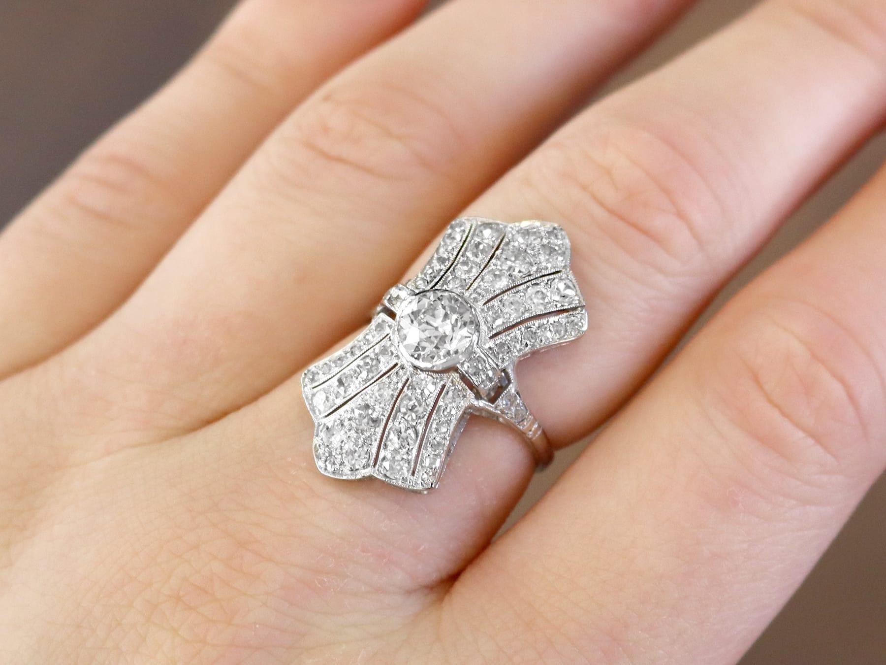 Antique Art Deco 2.88 Carat Diamond and Platinum Dress Ring In Excellent Condition For Sale In Jesmond, Newcastle Upon Tyne