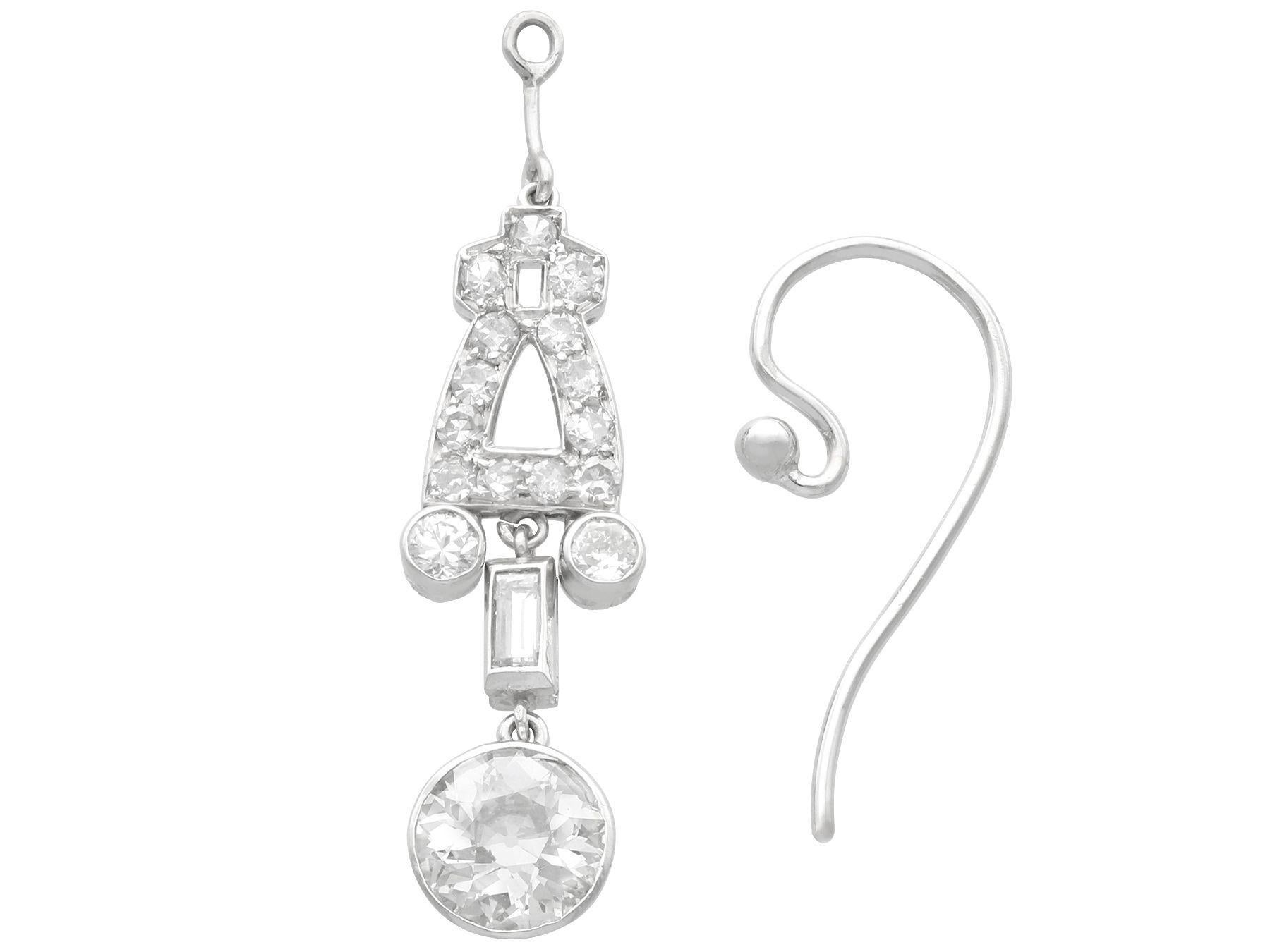 Antike Art-Déco-Tropfen-Ohrringe aus Platin mit 3 Karat Diamanten und Platin (Art déco) im Angebot