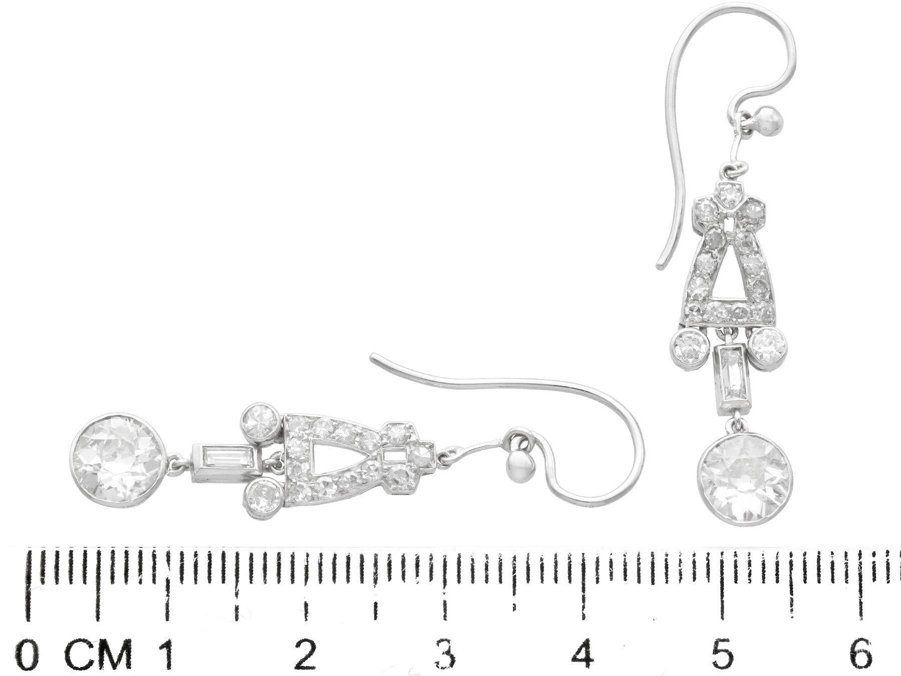 Antike Art-Déco-Tropfen-Ohrringe aus Platin mit 3 Karat Diamanten und Platin im Angebot 1