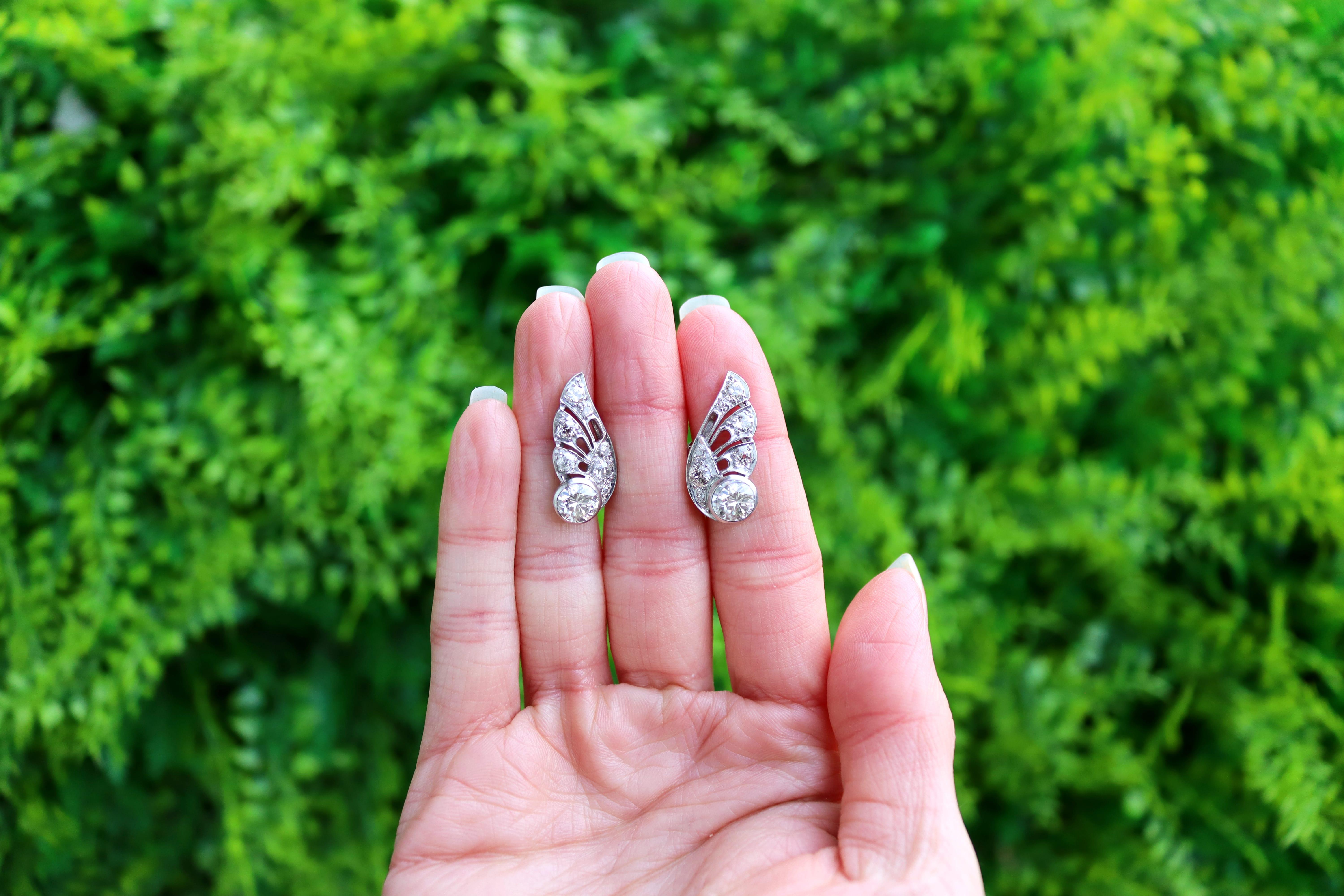 A stunning, fine and impressive pair of antique 3.25 carat diamond and palladium set, 9 karat white gold clip earrings; part of our diverse antique jewelry and estate jewelry collections.

These stunning antique diamond earrings have been crafted in