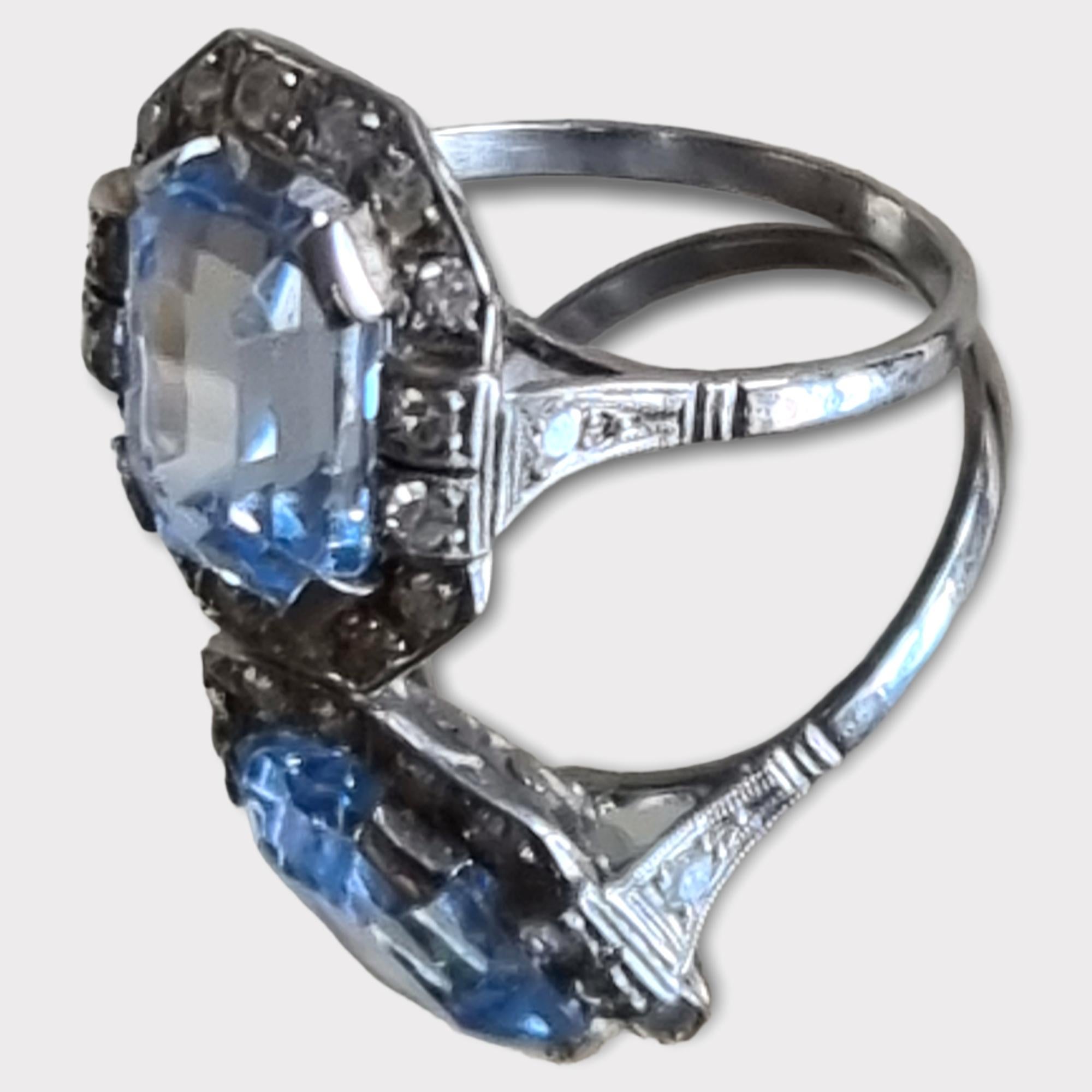 Emerald Cut Antique Art-Deco 4.48 Carat Aquamarine and Diamond Ring in Platinum For Sale