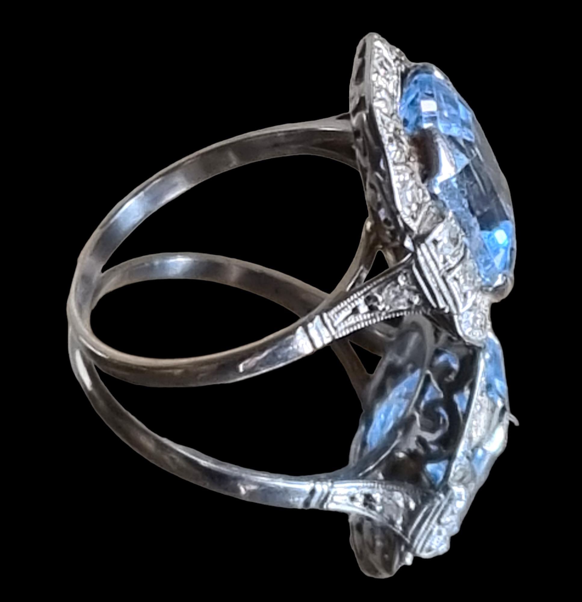 Antique Art-Deco 4.48 Carat Aquamarine and Diamond Ring in Platinum In Good Condition For Sale In OVIEDO, AS