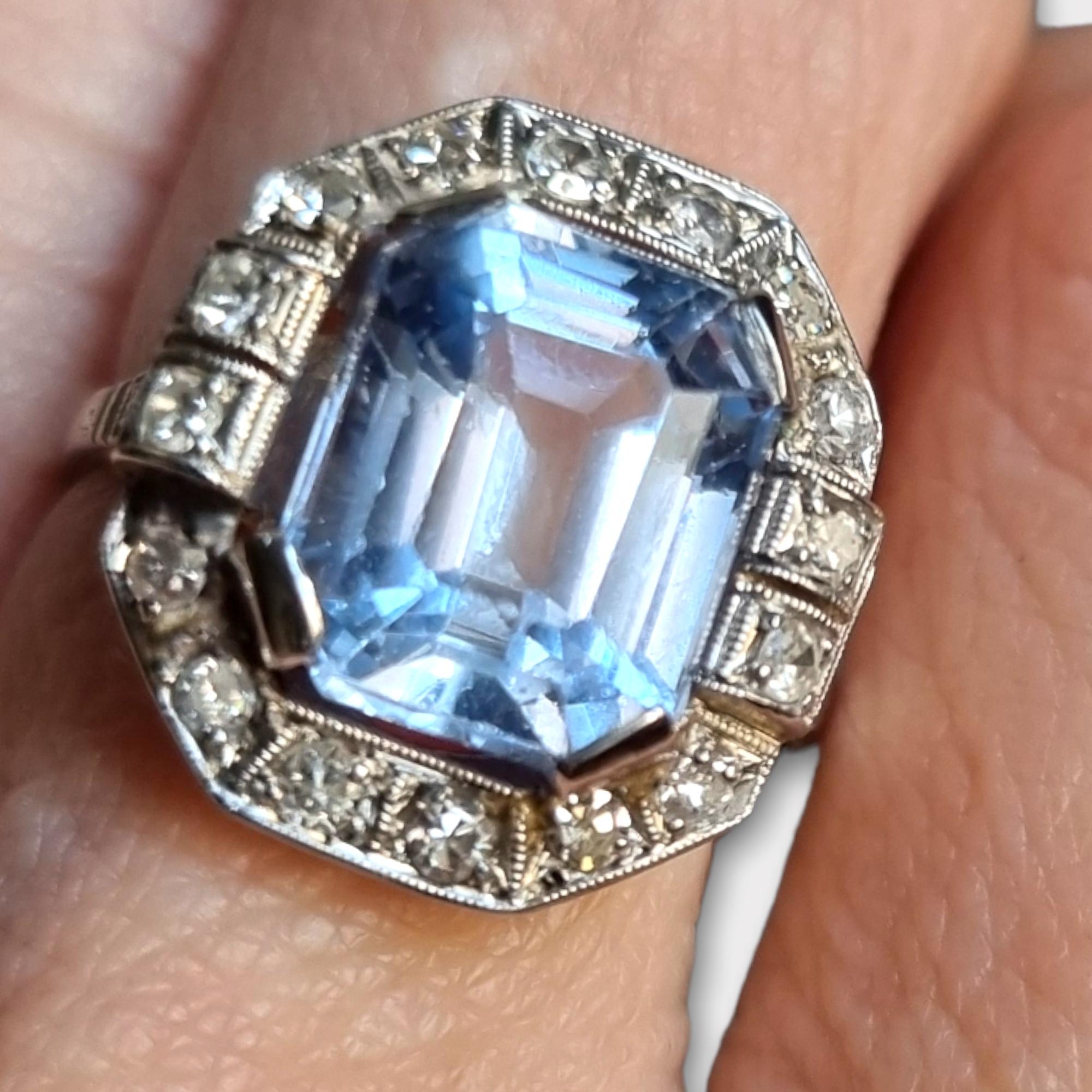 Antique Art-Deco 4.48 Carat Aquamarine and Diamond Ring in Platinum For Sale 1