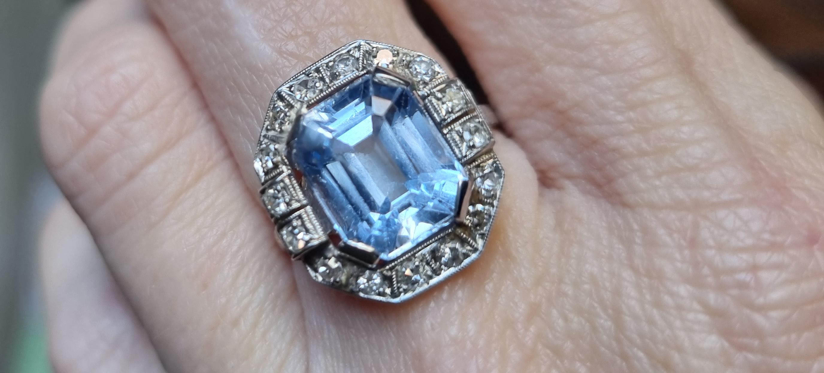 Antique Art-Deco 4.48 Carat Aquamarine and Diamond Ring in Platinum For Sale 2
