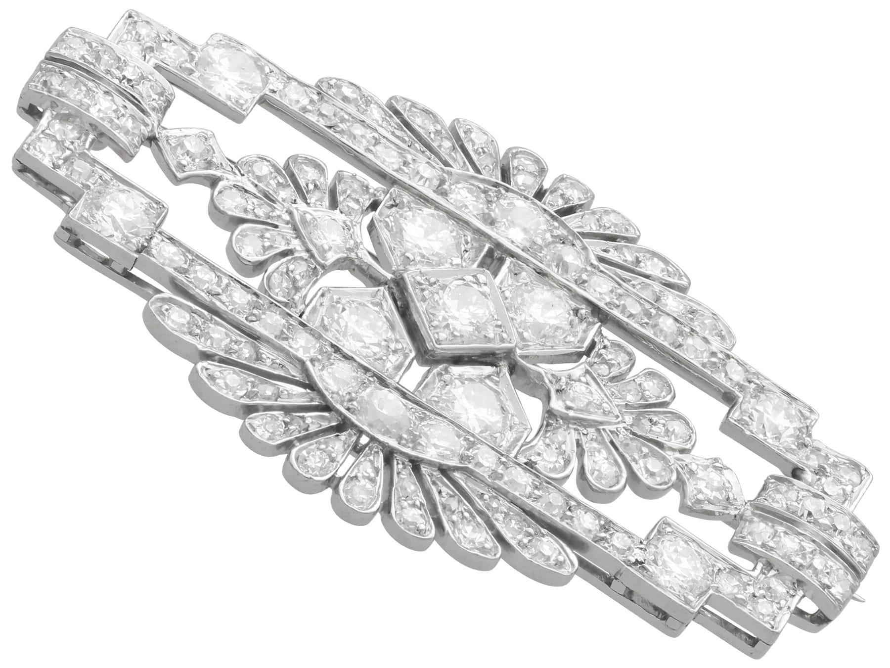 Antica spilla in platino e diamanti Art Deco da 4,52 carati Circa 1930 In condizioni ottime in vendita a Jesmond, Newcastle Upon Tyne