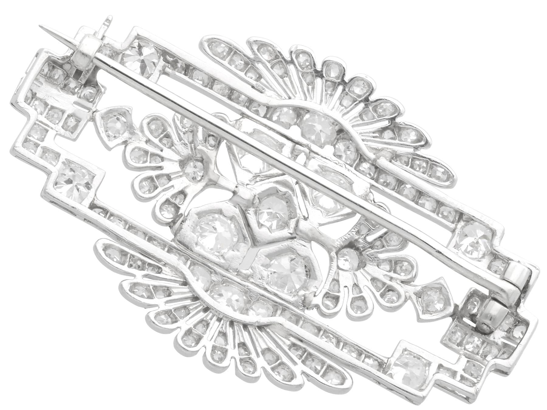 da uomo o donna Antica spilla in platino e diamanti Art Deco da 4,52 carati Circa 1930 in vendita