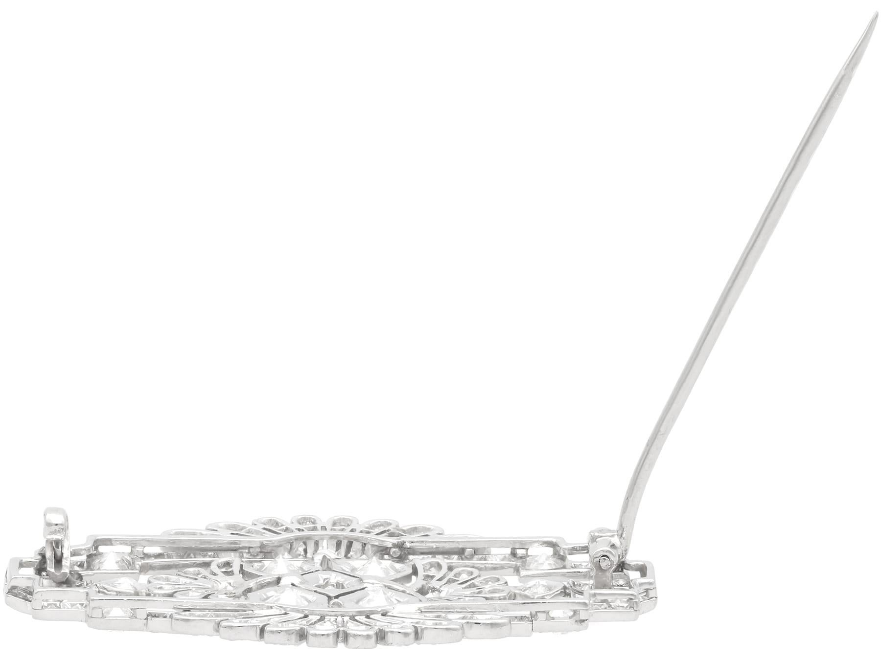 Antica spilla in platino e diamanti Art Deco da 4,52 carati Circa 1930 in vendita 1