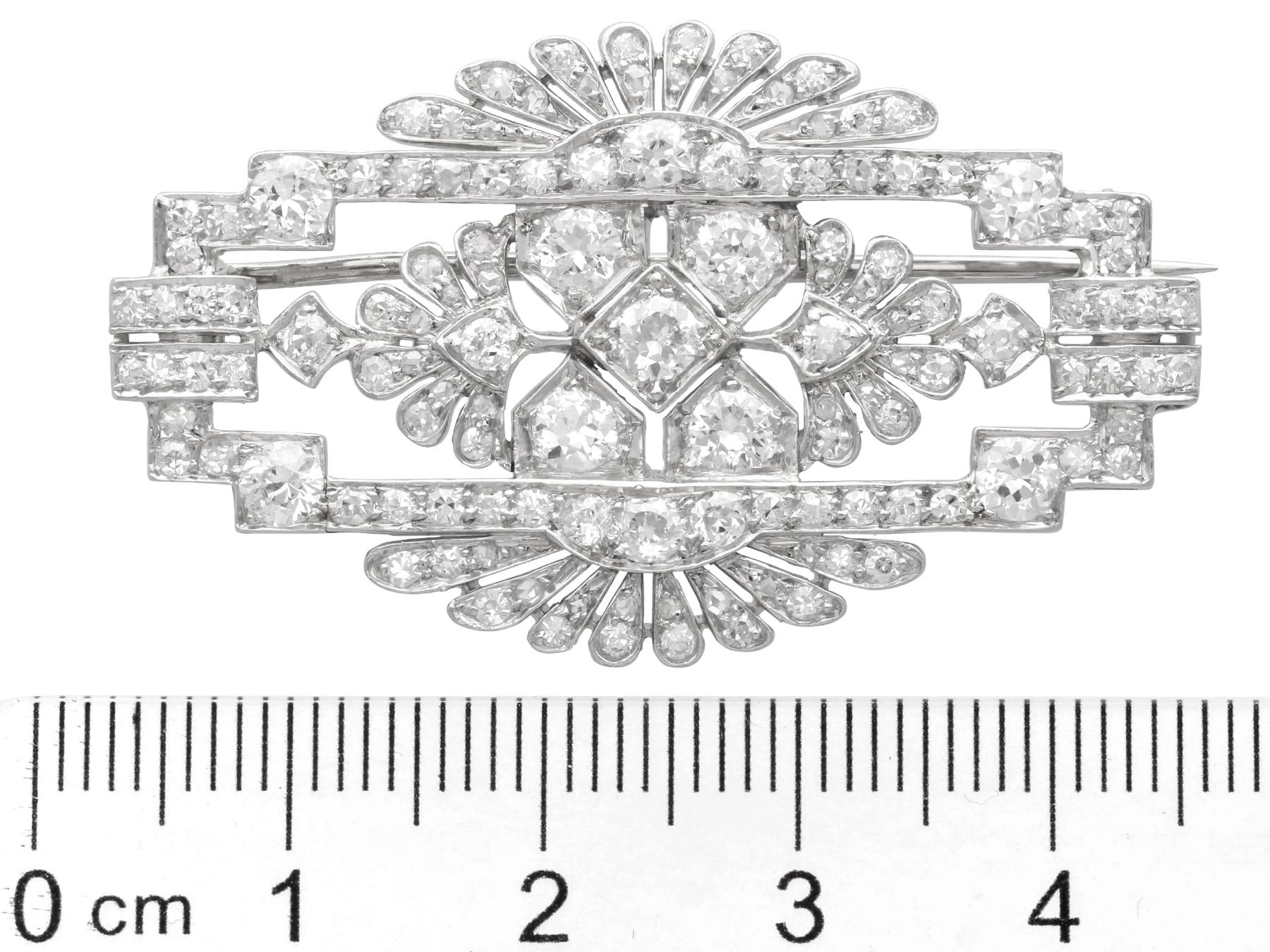 Antica spilla in platino e diamanti Art Deco da 4,52 carati Circa 1930 in vendita 2