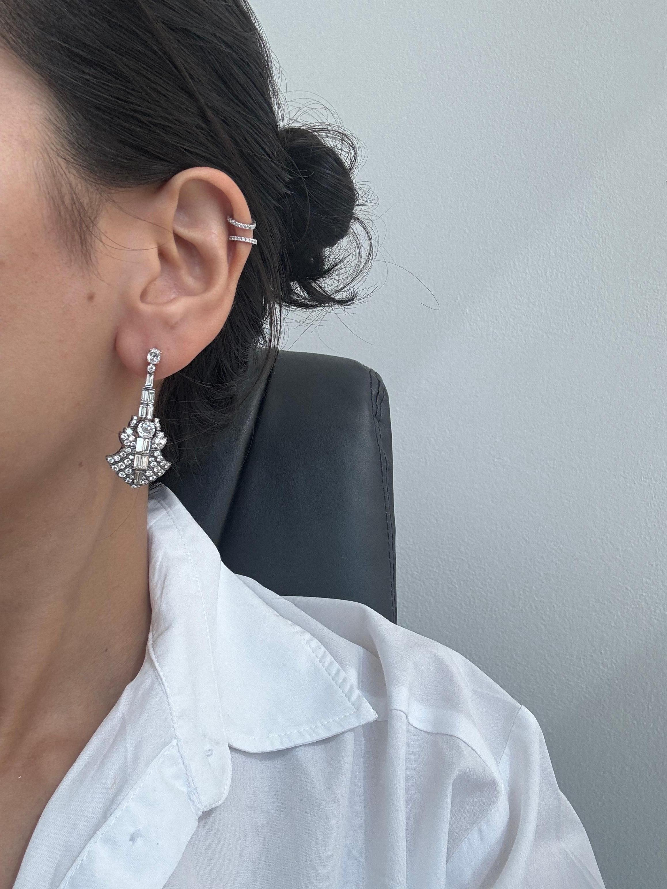 Antique Art Deco 5.34 Carat Diamond 18K Gold Dangle Earring In New Condition For Sale In Bangkok, Thailand