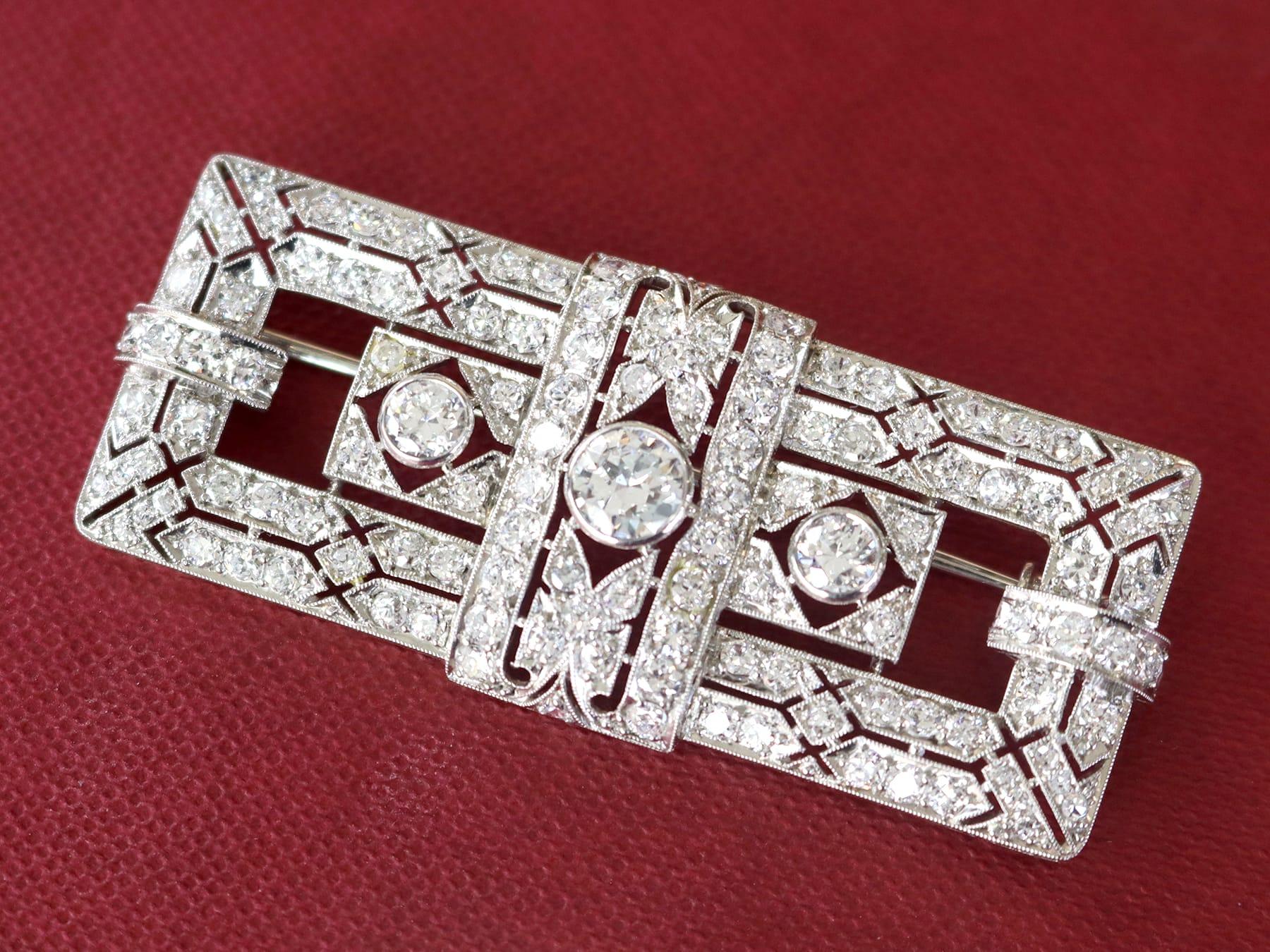Antike Art Deco 6,26 Karat Diamant und Platin Brosche CIRCA 1925 (Alteuropäischer Schliff) im Angebot