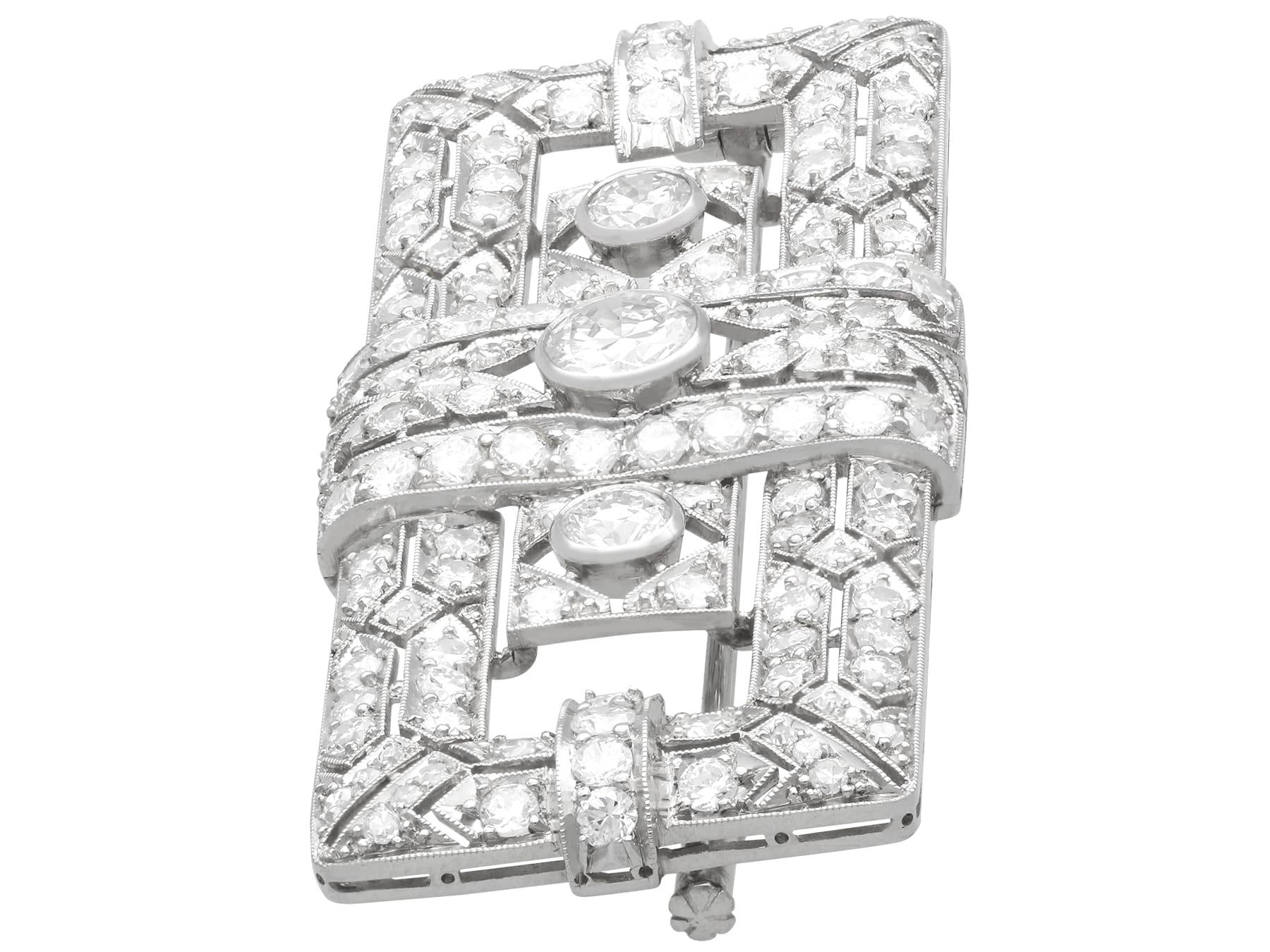 Antike Art Deco 6,26 Karat Diamant und Platin Brosche CIRCA 1925 im Zustand „Hervorragend“ im Angebot in Jesmond, Newcastle Upon Tyne