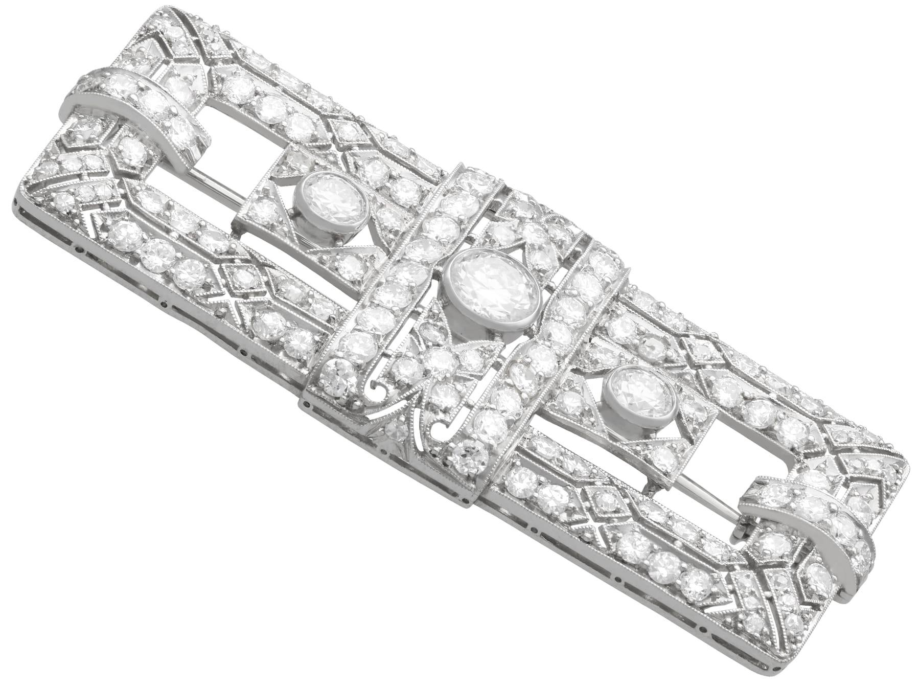 Antike Art Deco 6,26 Karat Diamant und Platin Brosche CIRCA 1925 für Damen oder Herren im Angebot