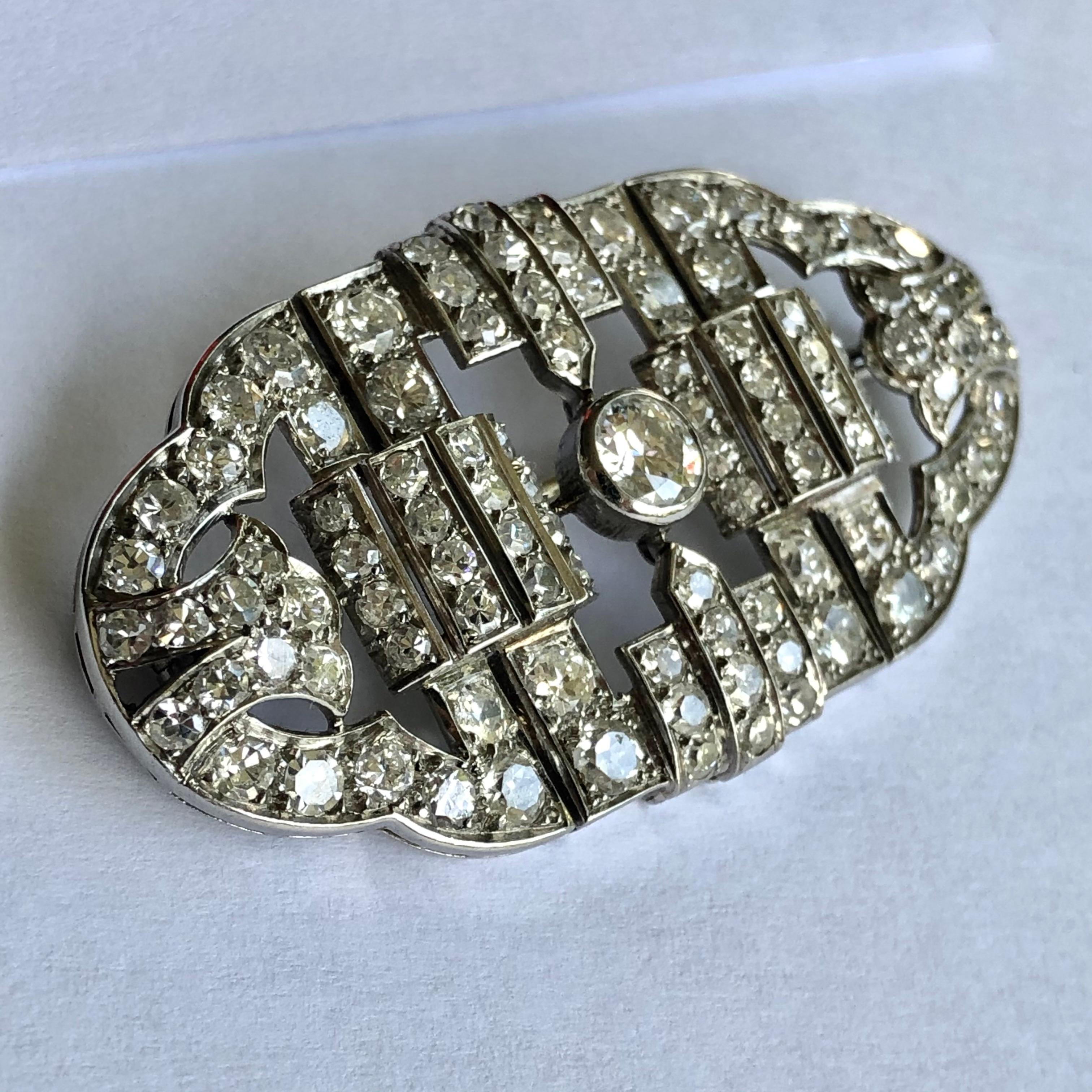 Stunning platinum Art Deco diamond brooch, circa 1930's -1940's, with around 6cts of diamonds including a 0.5ct central round diamond. Lovely addition to any avid collector's collection.

4.8cm in length, safety pin with 'trombone' clasp.