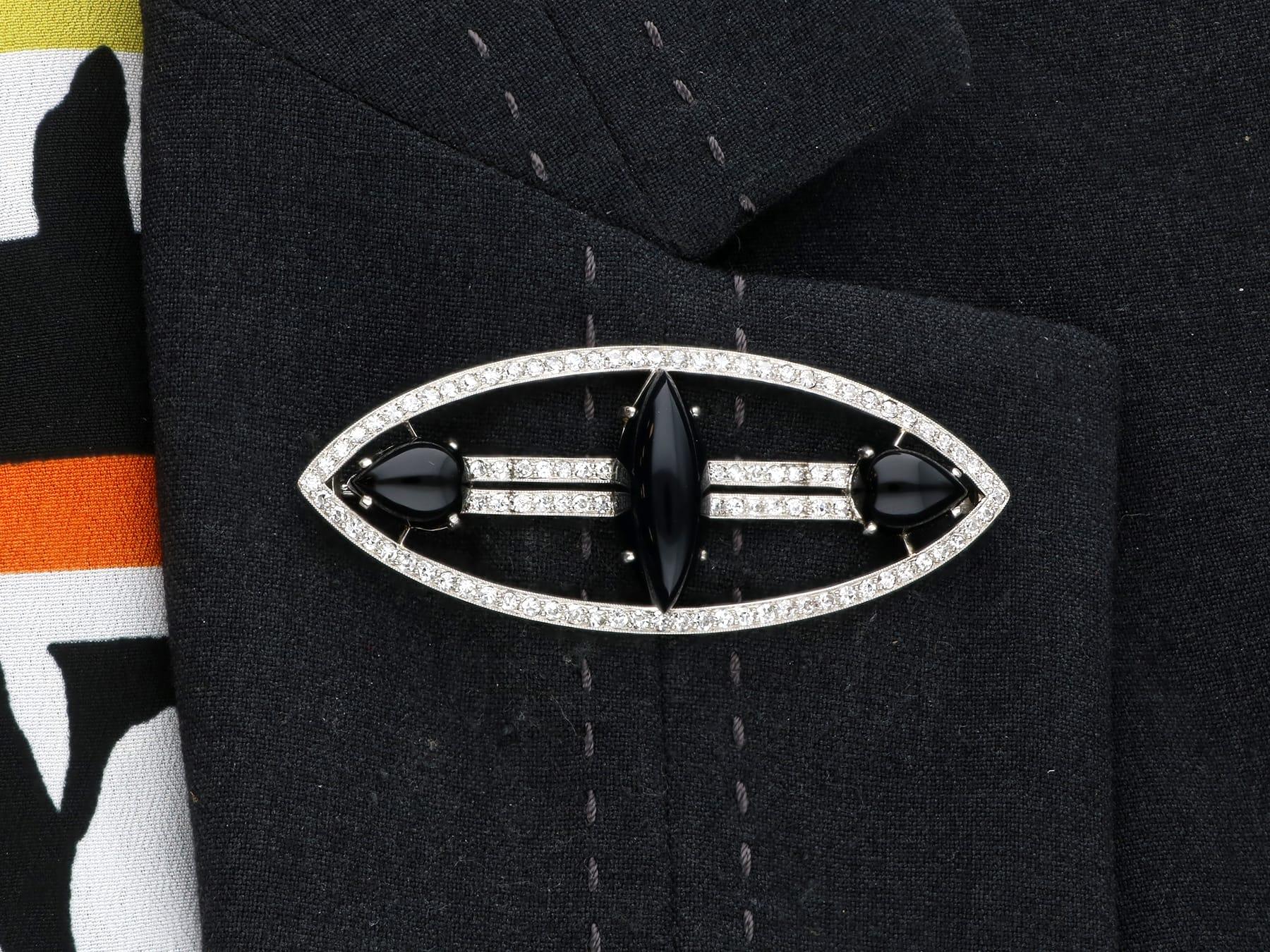 Broche ancienne en platine, onyx de 7,50 carats et diamant de 3,20 carats, Arte Antiques Circa 1920 en vente 5
