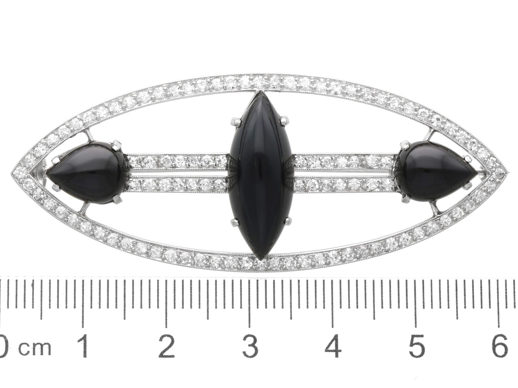 Broche ancienne en platine, onyx de 7,50 carats et diamant de 3,20 carats, Arte Antiques Circa 1920 en vente 3