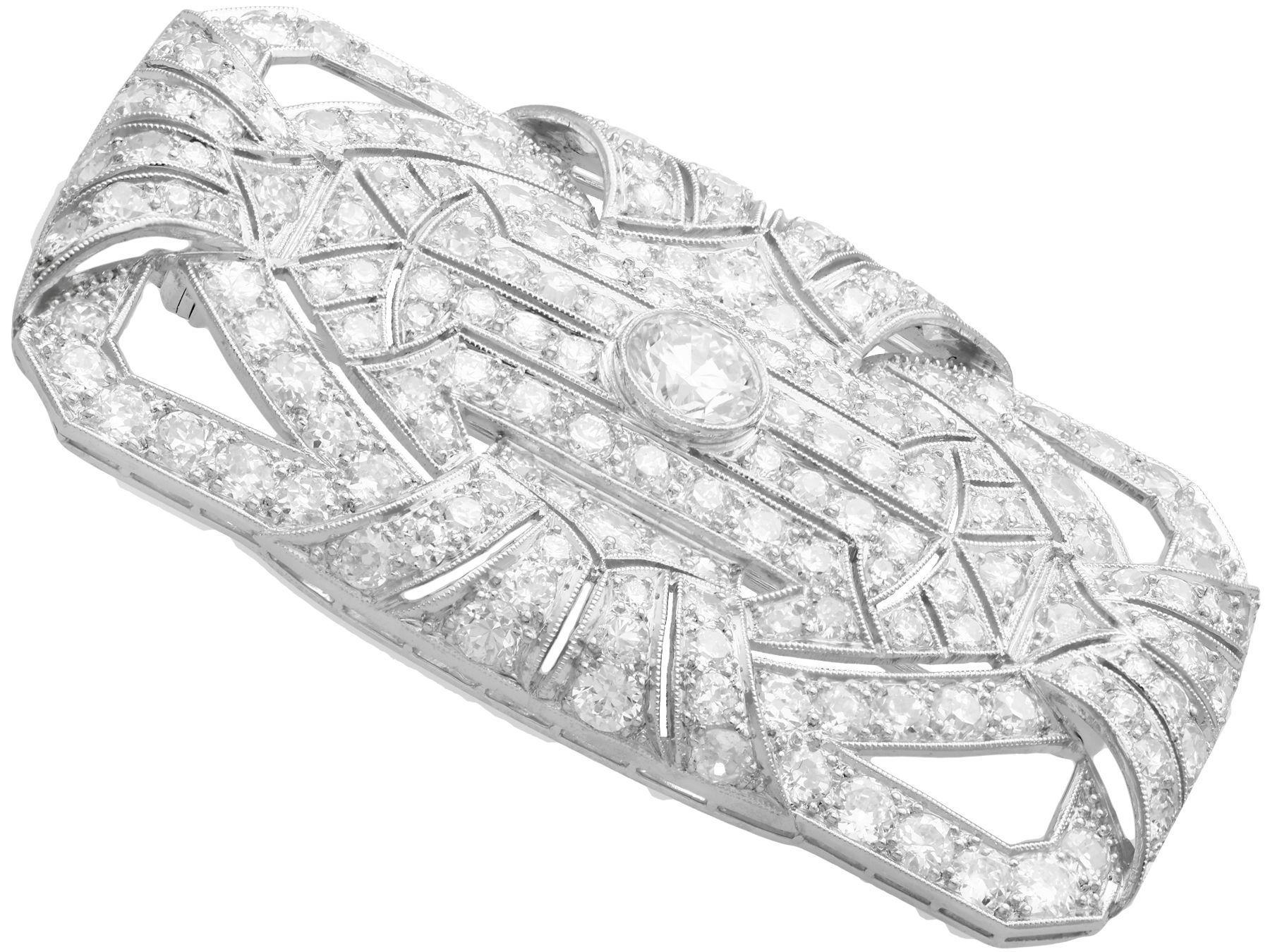 Art Deco 8.13 Carat Diamond and Platinum Brooch In Excellent Condition For Sale In Jesmond, Newcastle Upon Tyne