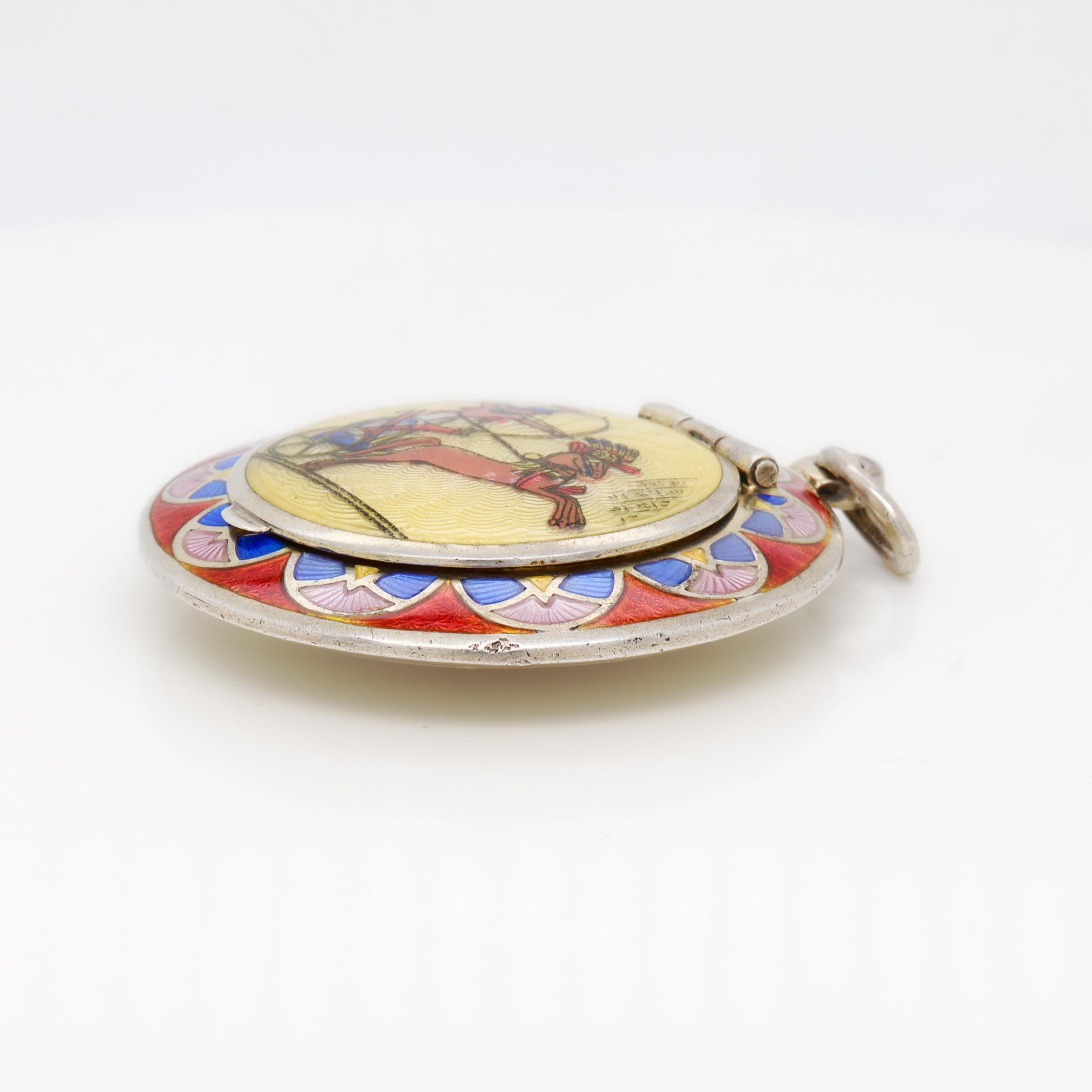 Antique poudrier Art Déco 835 argenté à thème égyptien polychrome guilloché émaillé en vente 9