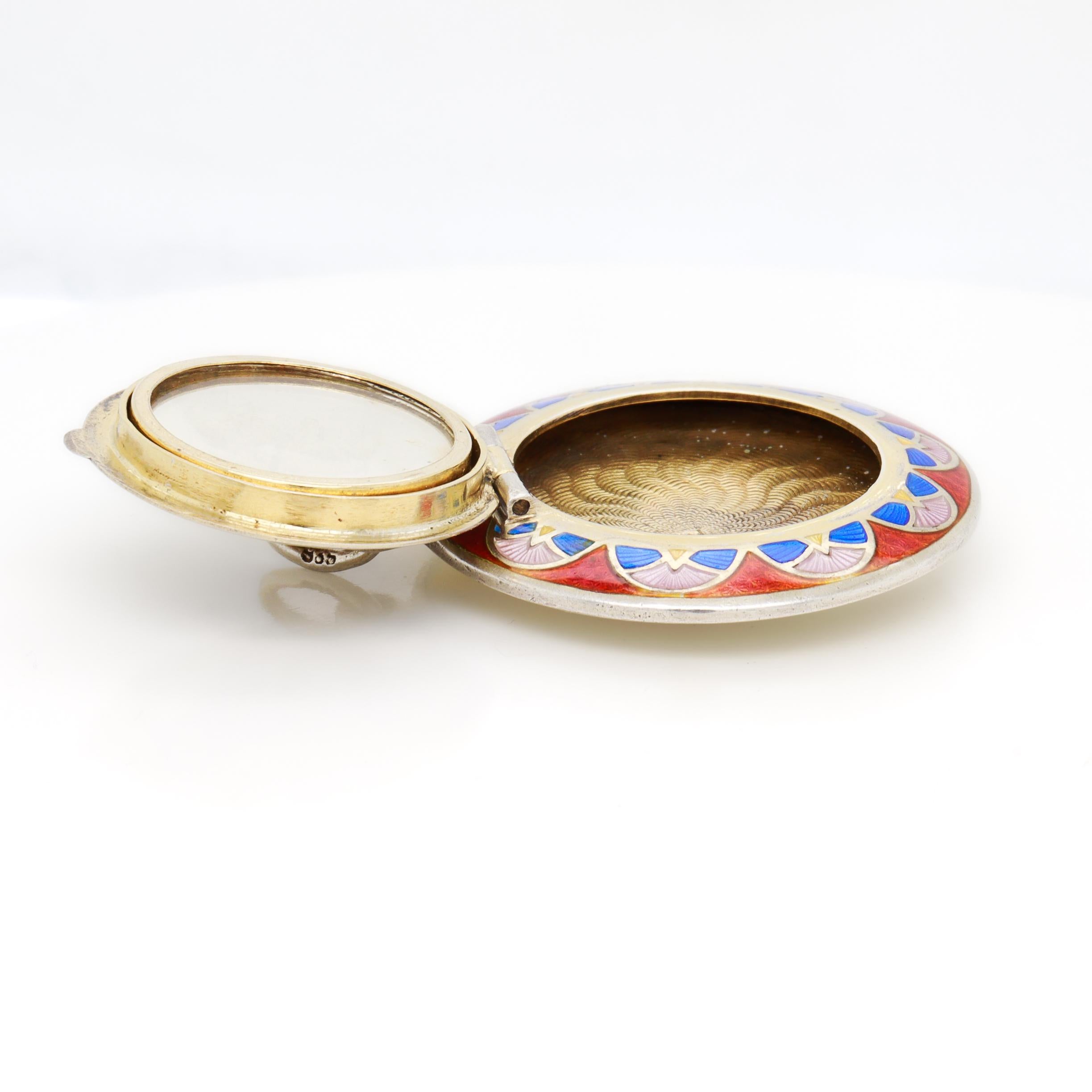 Antique poudrier Art Déco 835 argenté à thème égyptien polychrome guilloché émaillé en vente 4