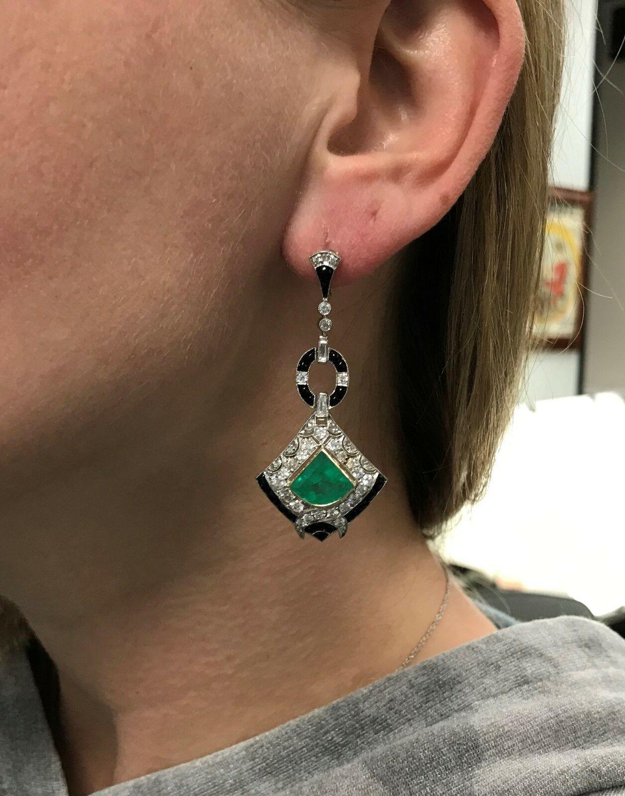 Trillion Cut Antique Art Deco 8.58 Carat Diamond Colombian Emerald Platinum Dangle Earrings