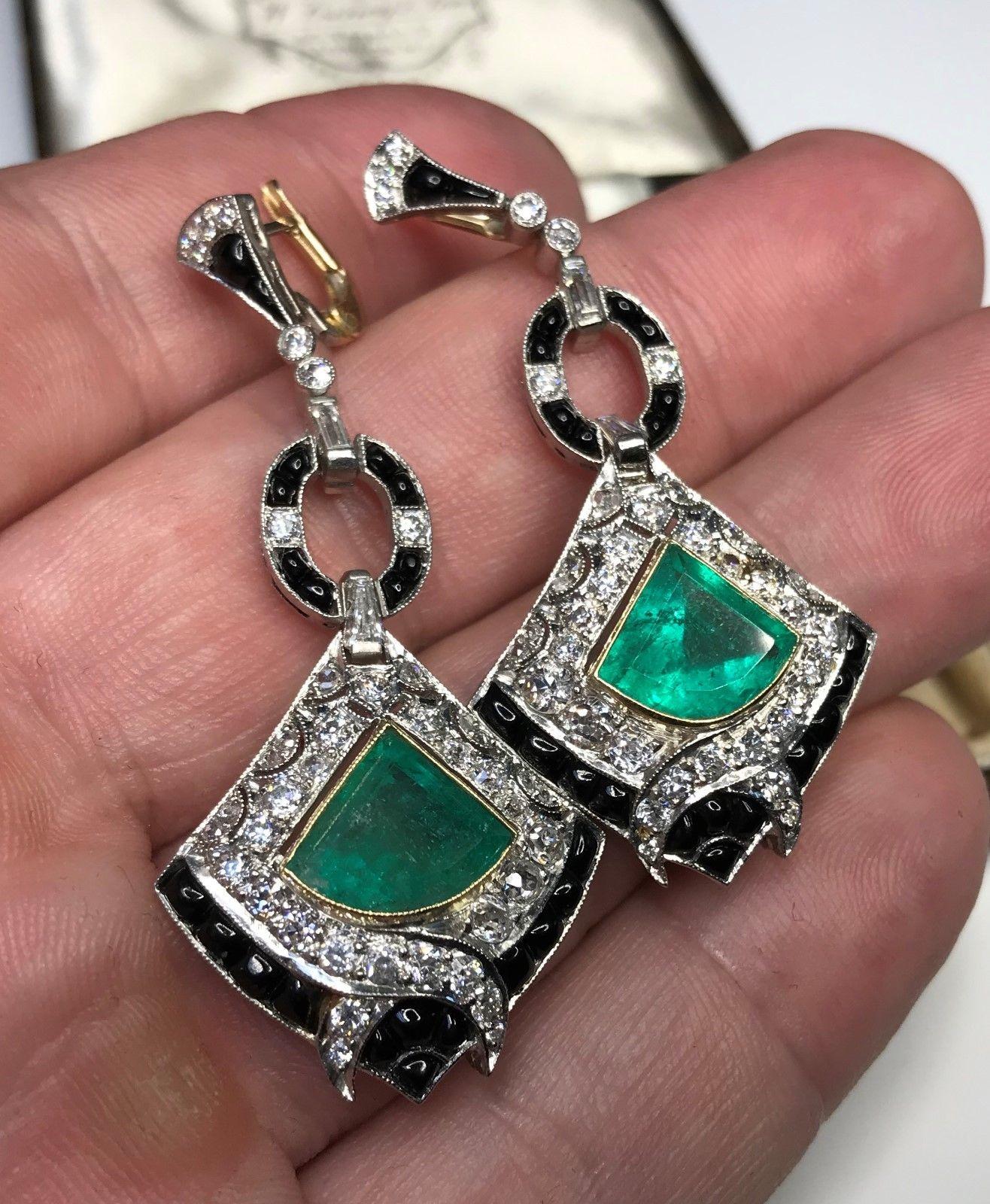 Antique Art Deco 8.58 Carat Diamond Colombian Emerald Platinum Dangle Earrings In Excellent Condition In Houston, TX