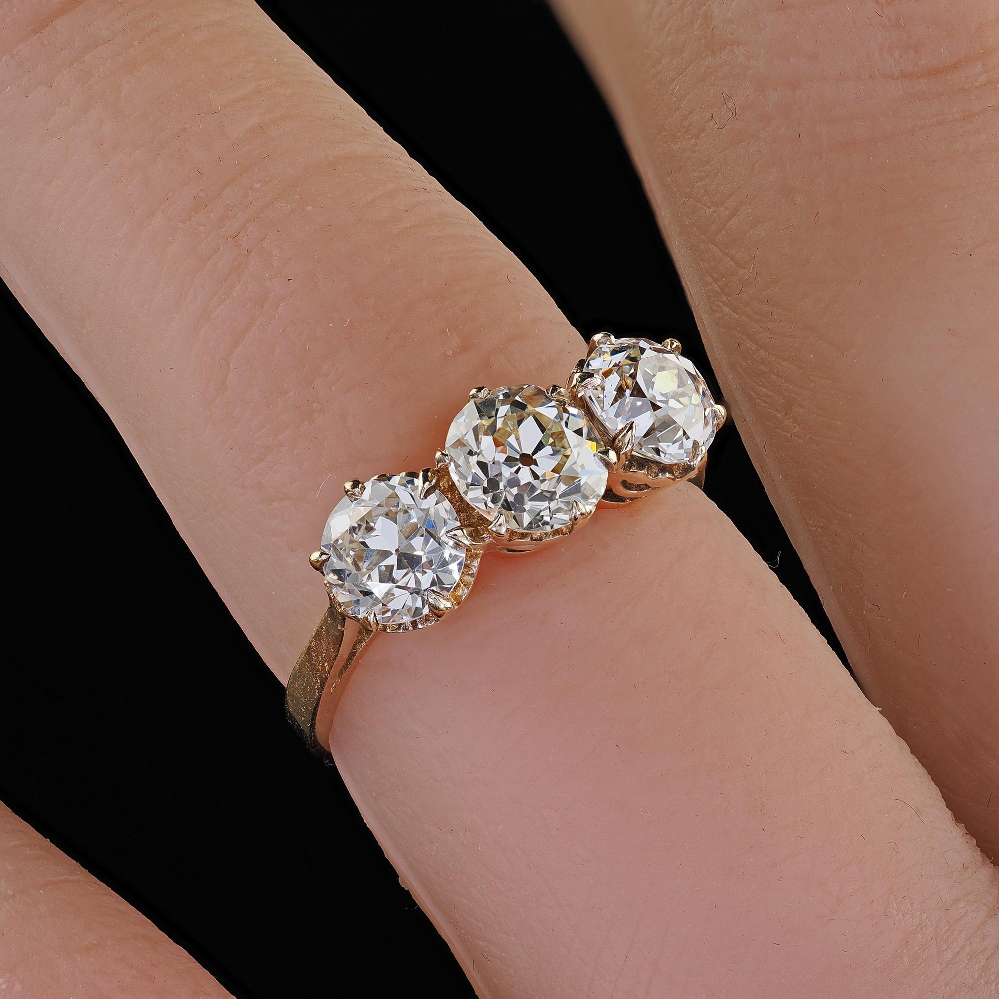 Bague de fiançailles Art déco ancienne en or 9 carats avec trois pierres et diamants européens anciens - GIA en vente 5