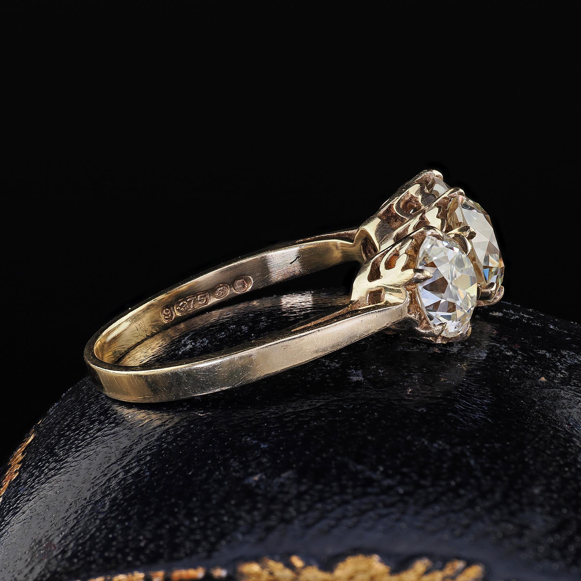 Bague de fiançailles Art déco ancienne en or 9 carats avec trois pierres et diamants européens anciens - GIA Pour femmes en vente