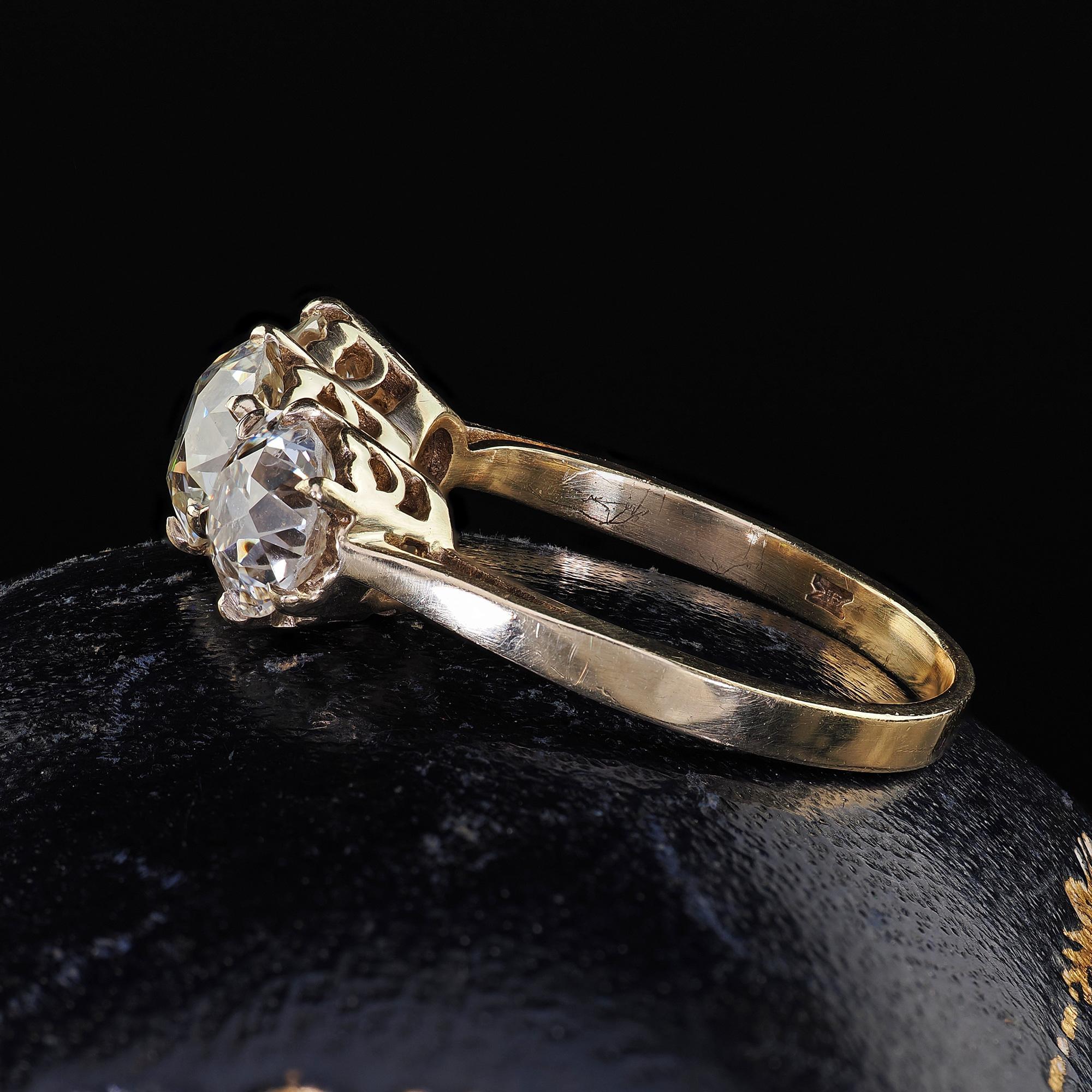 Bague de fiançailles Art déco ancienne en or 9 carats avec trois pierres et diamants européens anciens - GIA en vente 1