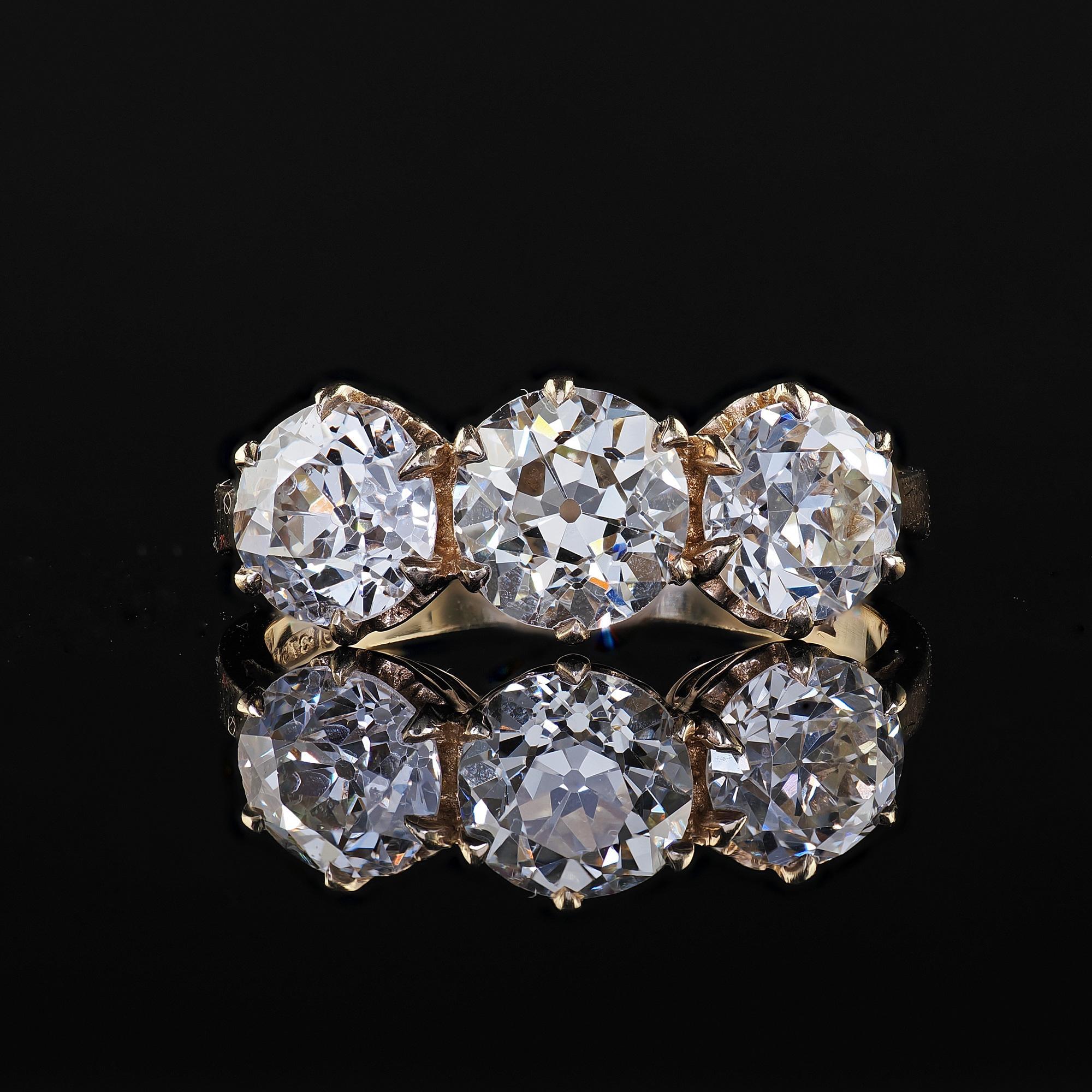 Bague de fiançailles Art déco ancienne en or 9 carats avec trois pierres et diamants européens anciens - GIA en vente 2