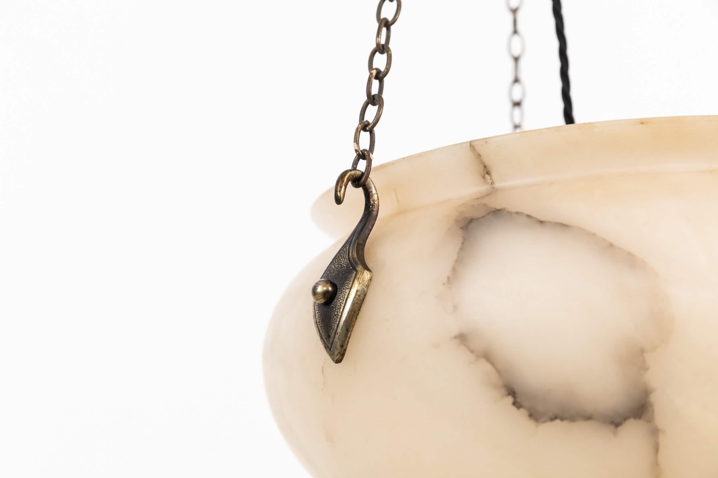 Intagliato a mano Antico Plafonnier da soffitto in alabastro Art Deco, C.C. 1920 in vendita