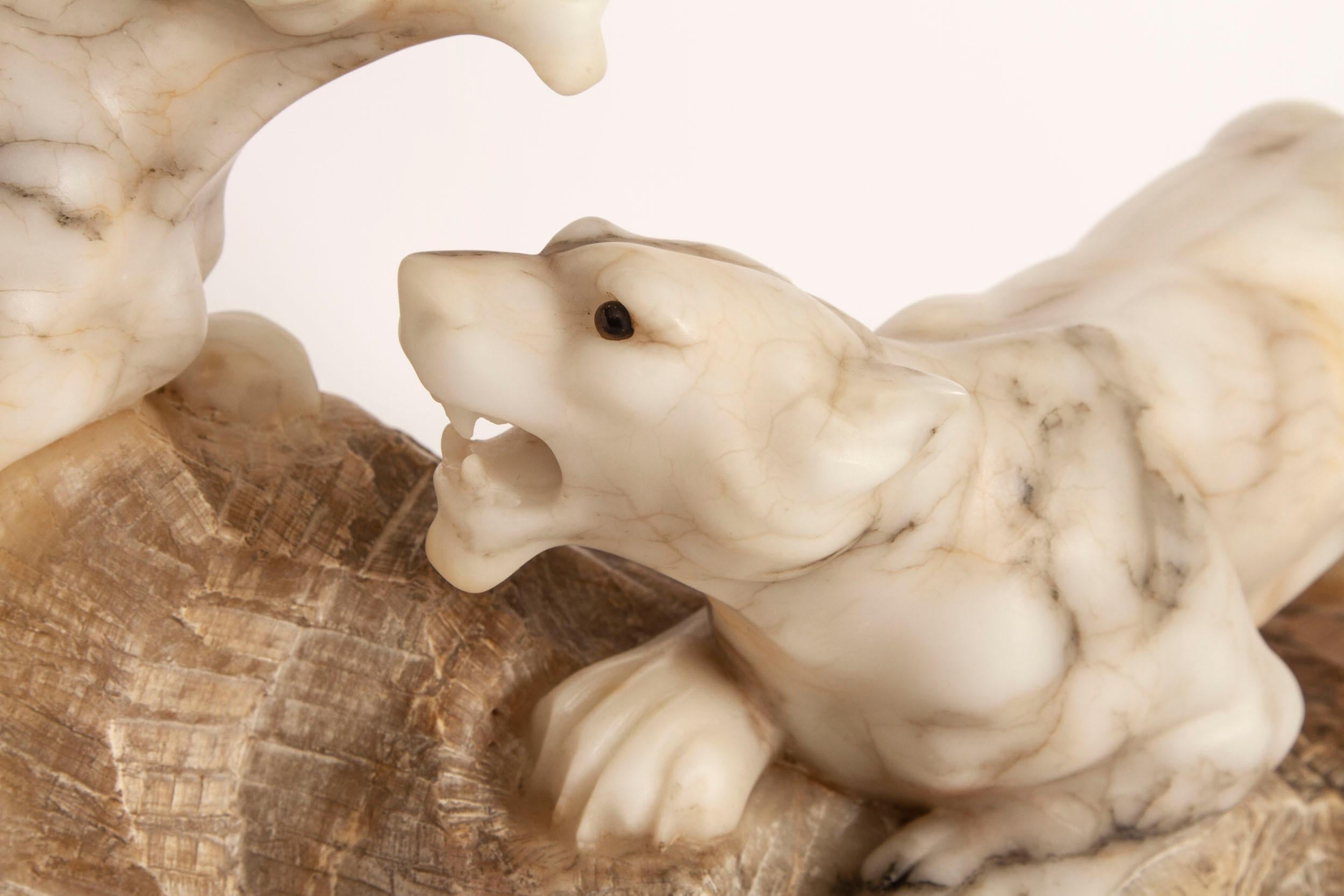 Sculpture Art déco ancienne en albâtre représentant une paire de lions 20ème siècle en vente 5