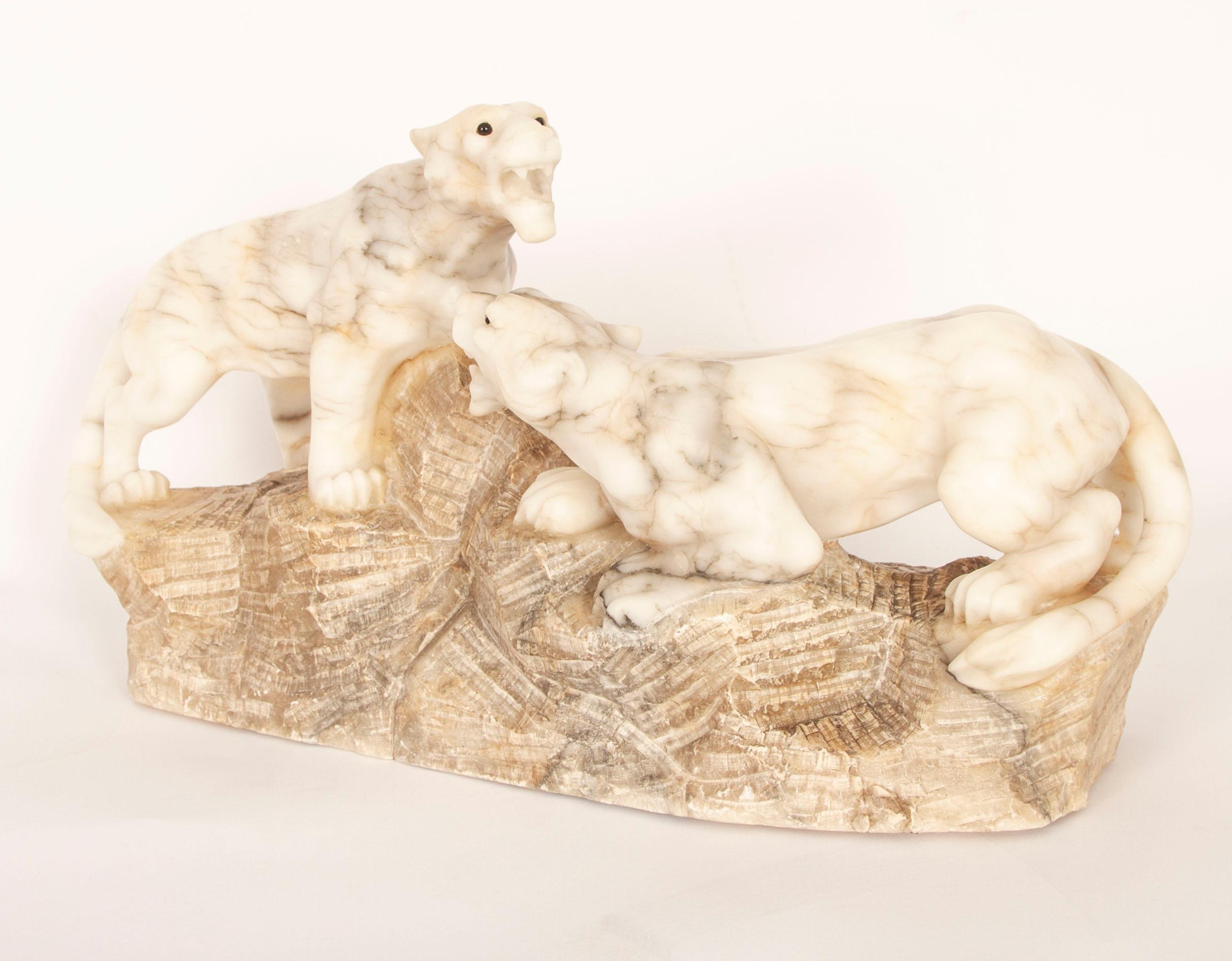 Sculpture Art déco ancienne en albâtre représentant une paire de lions 20ème siècle en vente 10