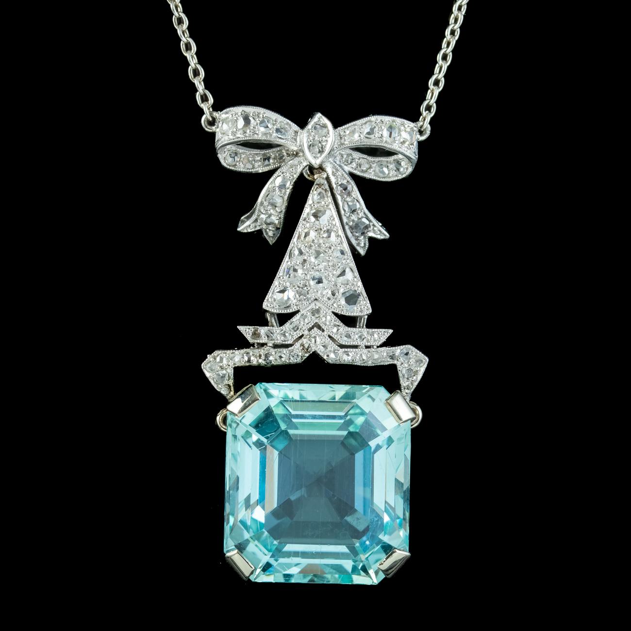 Antike Art Deco Aquamarin-Diamant-Lavaliere-Halskette, 30 Karat Aqua (Smaragdschliff) im Angebot