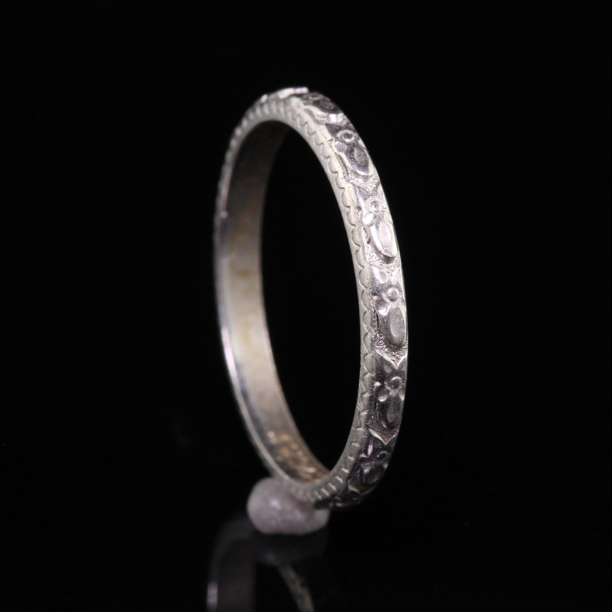 Antique Art Deco Art Carved Wood Co Platinum Engraved Wedding Band In Good Condition For Sale In Great Neck, NY