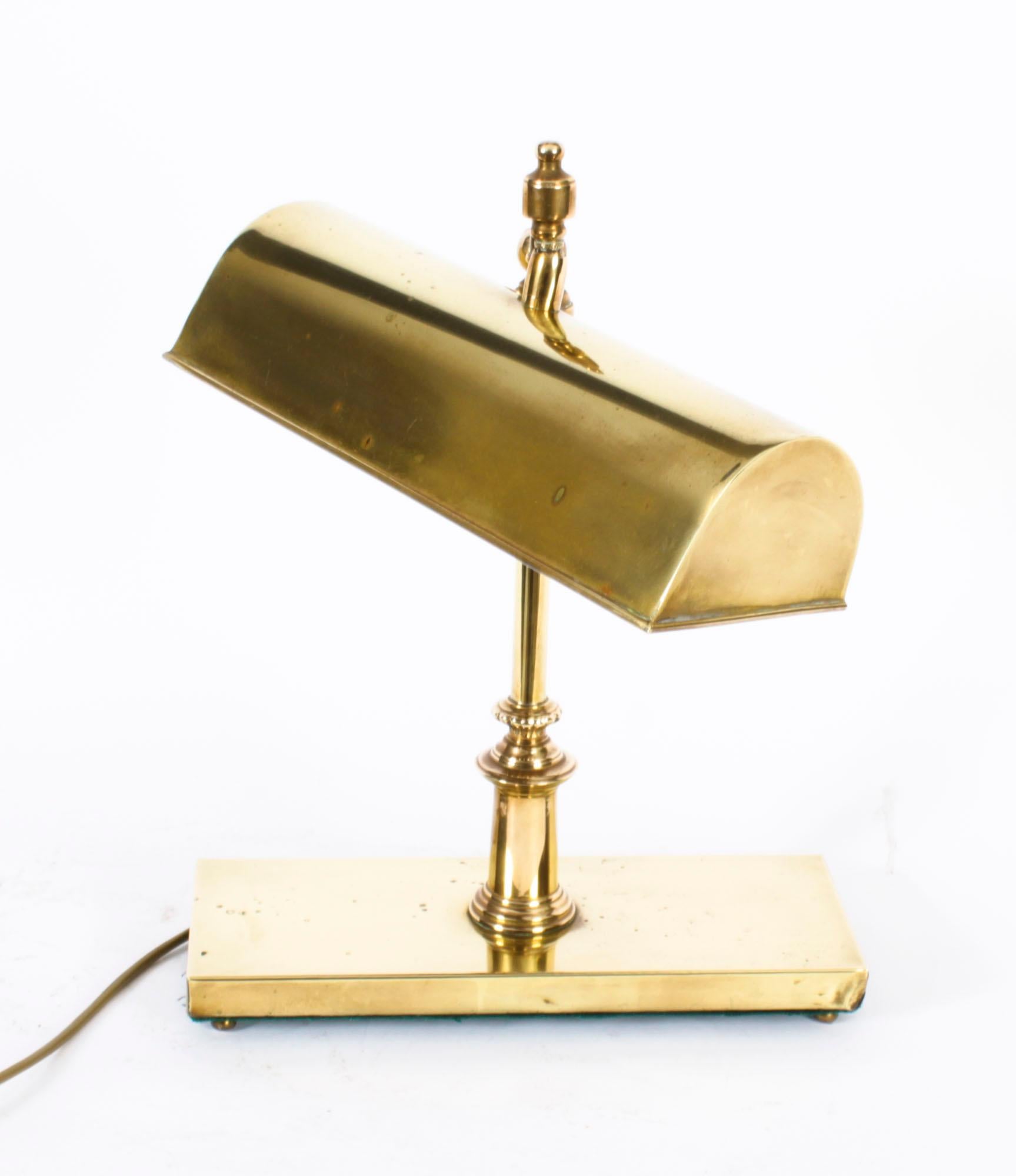 This is a truly superb antique Art Deco articulated brass bankers lamp, circa 1920 in date.

It has an adjustable stem and is raised on a decorative rectangular base.
 
The craftsmanship is second to none throughout all aspects of this piece and it