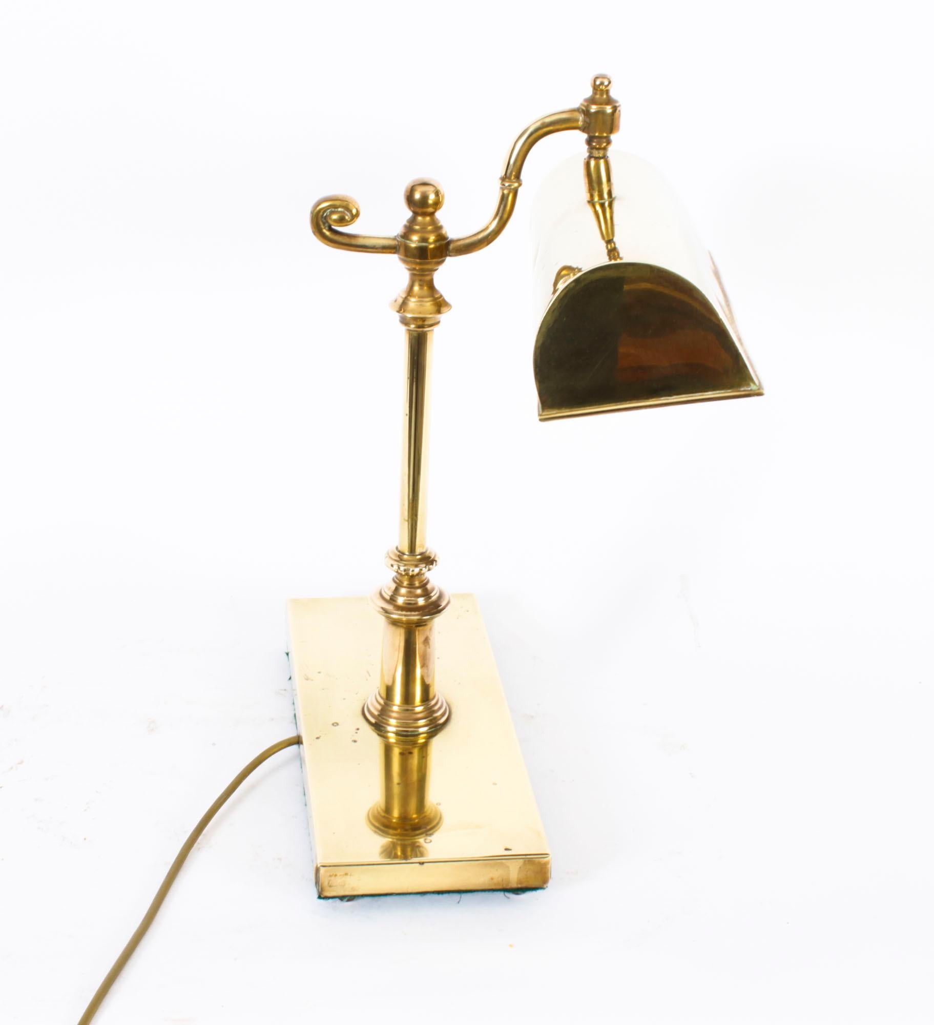 Antique Art Deco Artuculated Brass Bankers Lamp Desk Lamp Circa 1920 In Good Condition In London, GB