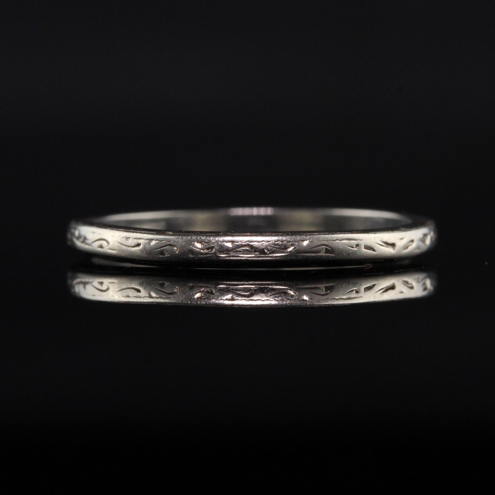 Belais Alliance Art Déco ancienne gravée en or blanc 18 carats Bon état - En vente à Great Neck, NY